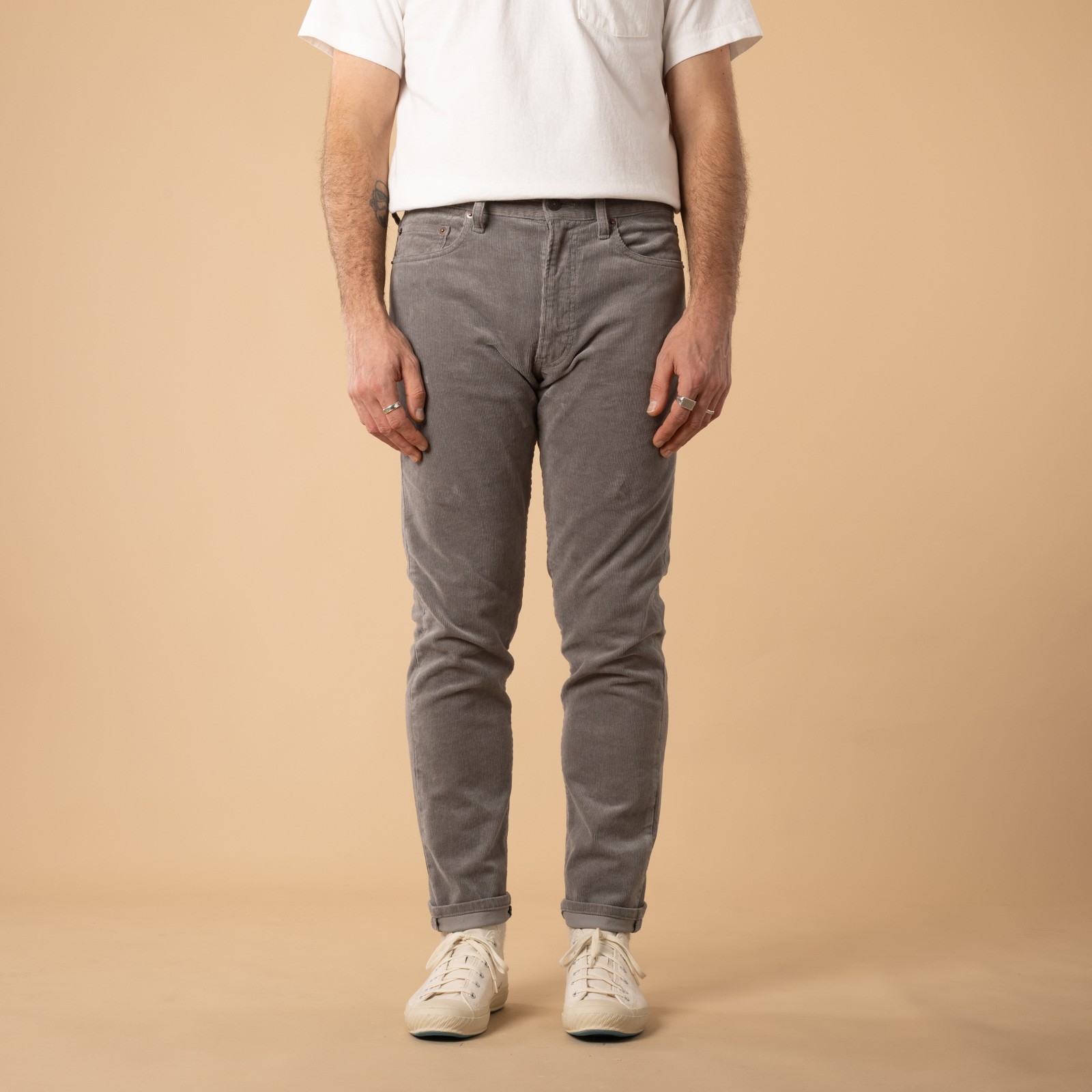 flâneurs-BEAMS-PLUS-5-Pockets-Tapered-Corduroy-Grey-de-face