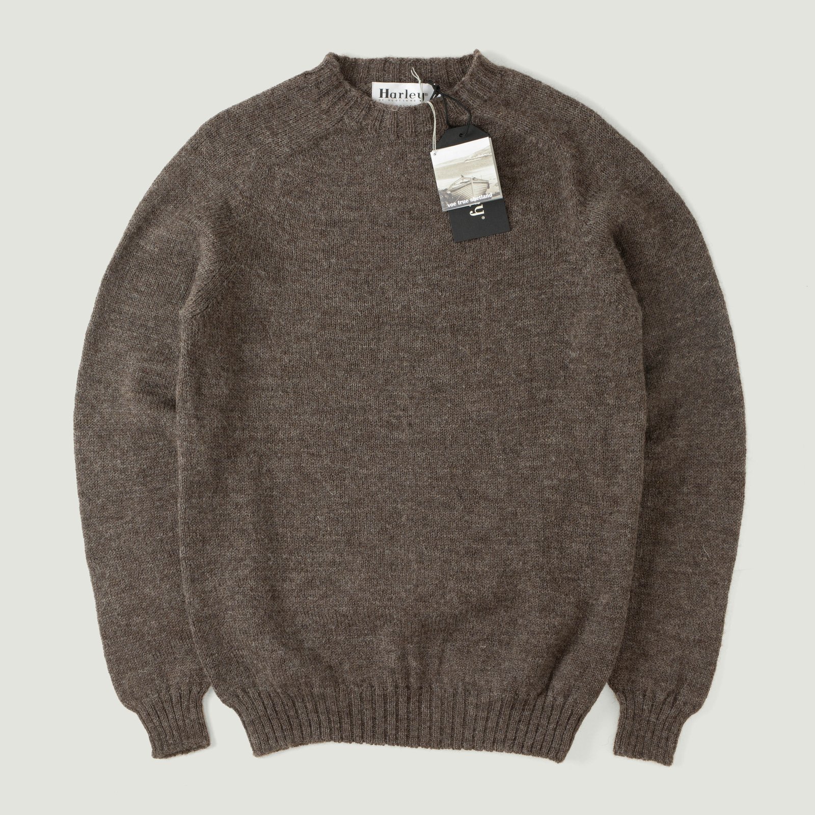 vignette flâneurs pull shetland Voe Harley of Scotland flâneurs couleur Grey