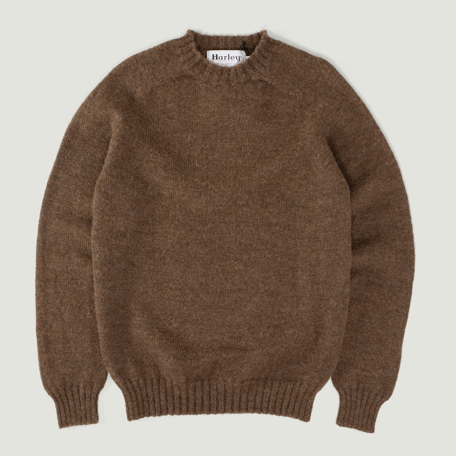 vignette-flâneurs-HARLEY-OF-SCOTLAND-Voe-True-Shetland-Crew-Neck-Moorit
