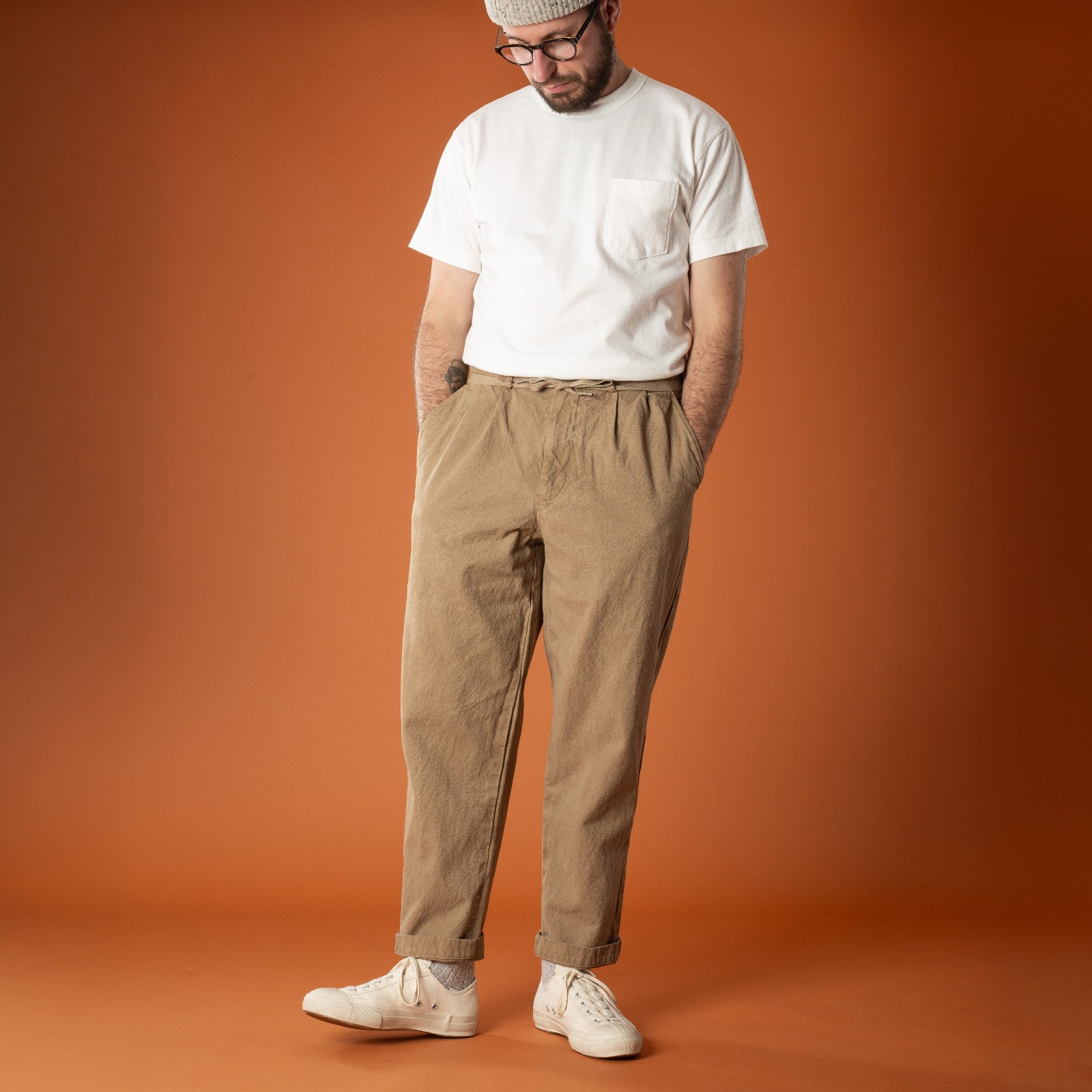 image-front-view-flâneurs-SEUVAS-10oz-CANVAS-TAPERED-2TUCK-PANTS-coffee