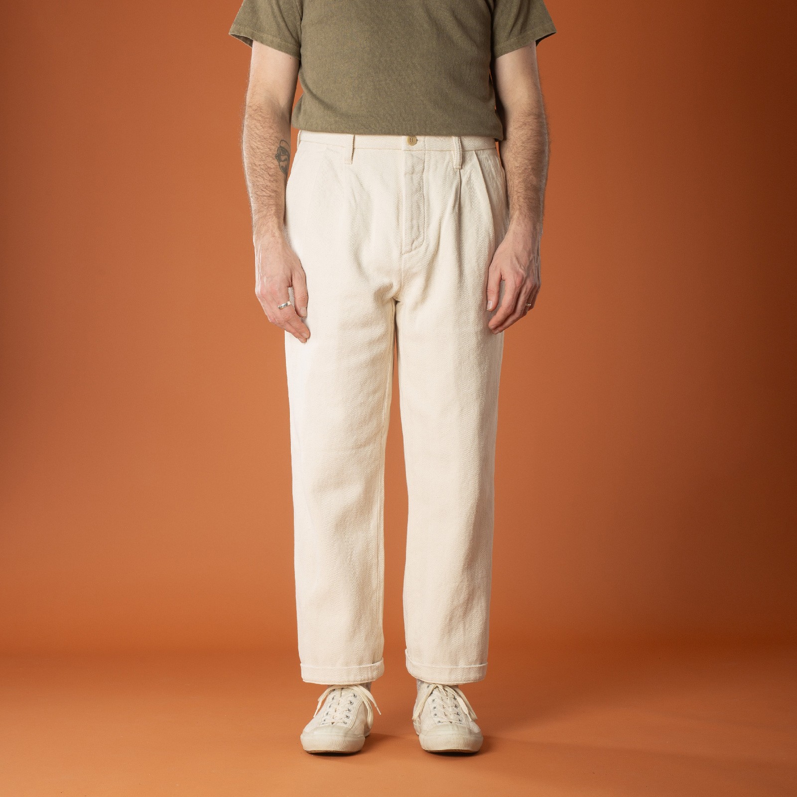 image-front-flâneurs-SEUVAS-Pantalon-Herringbone-2Tuck-Trousers-Natural