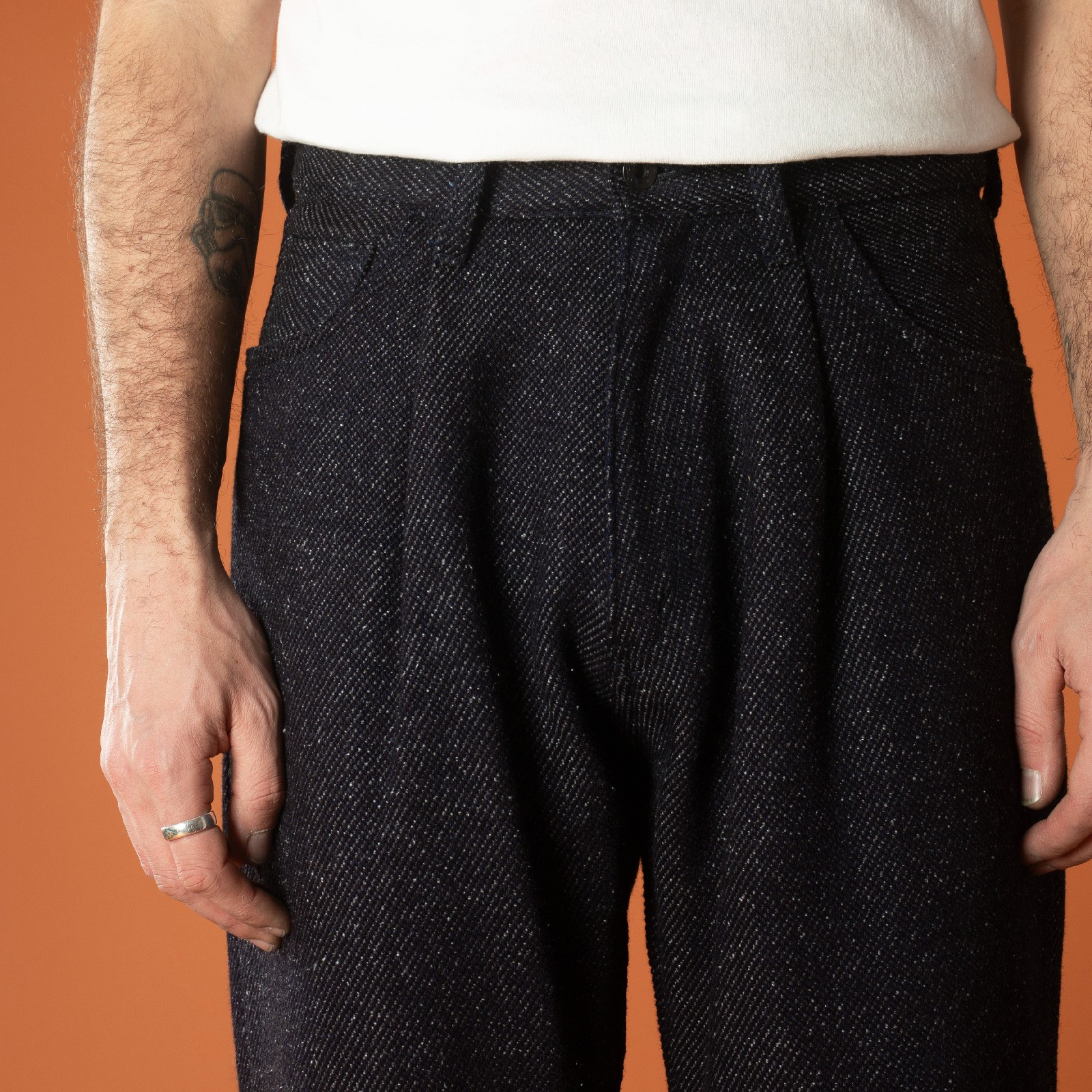 front-detail-flâneurs-JAPAN-BLUE-JEANS-Tweed-Denim-Wide-Tapered-5P-Trousers