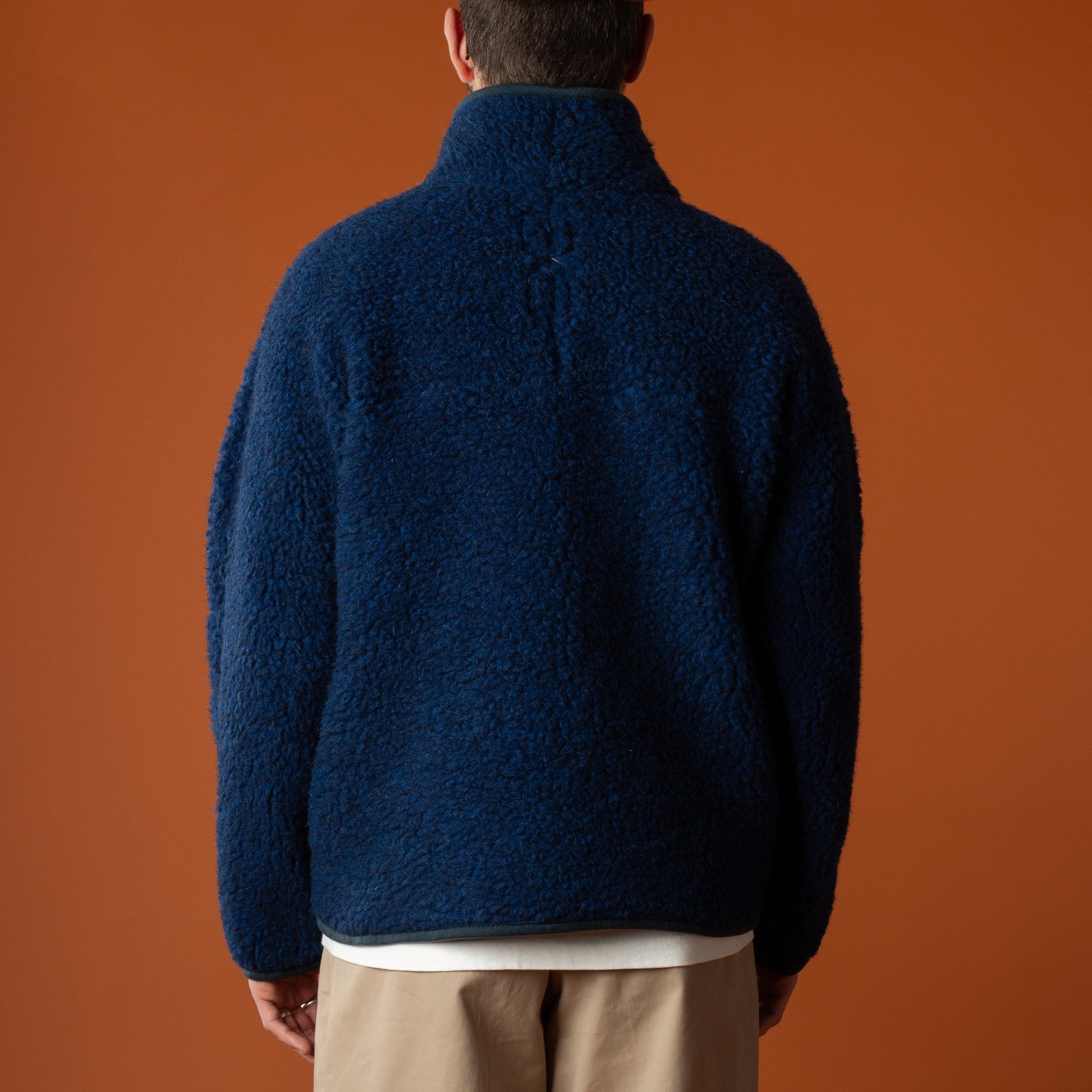 image-portée-de-dos-Colbreaker-x-Flâneurs-ultramarine-fleece-wool-pile-1