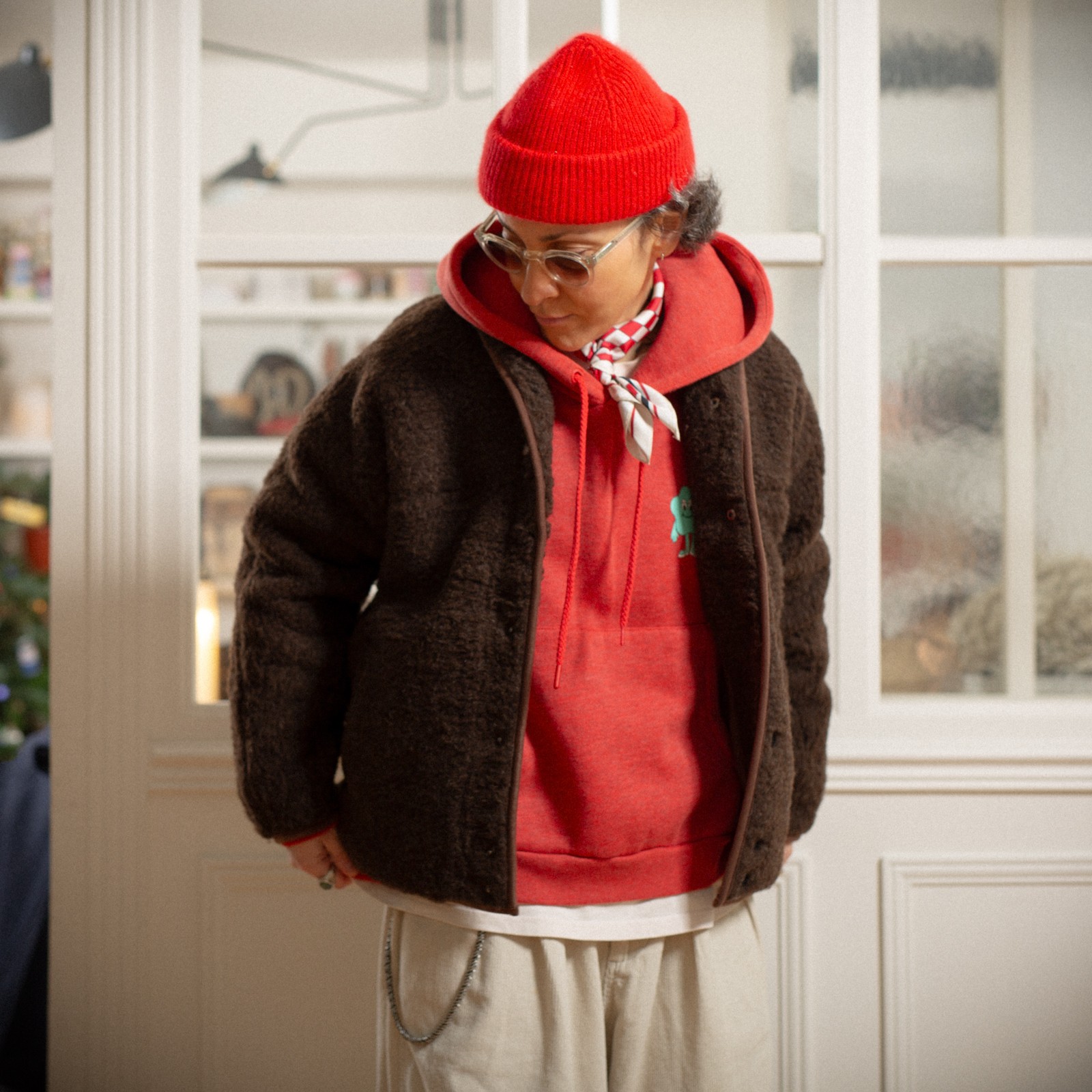 image-portée-silhouette femme Colbreaker-x-Flâneurs-marron-fleece-wool-pile