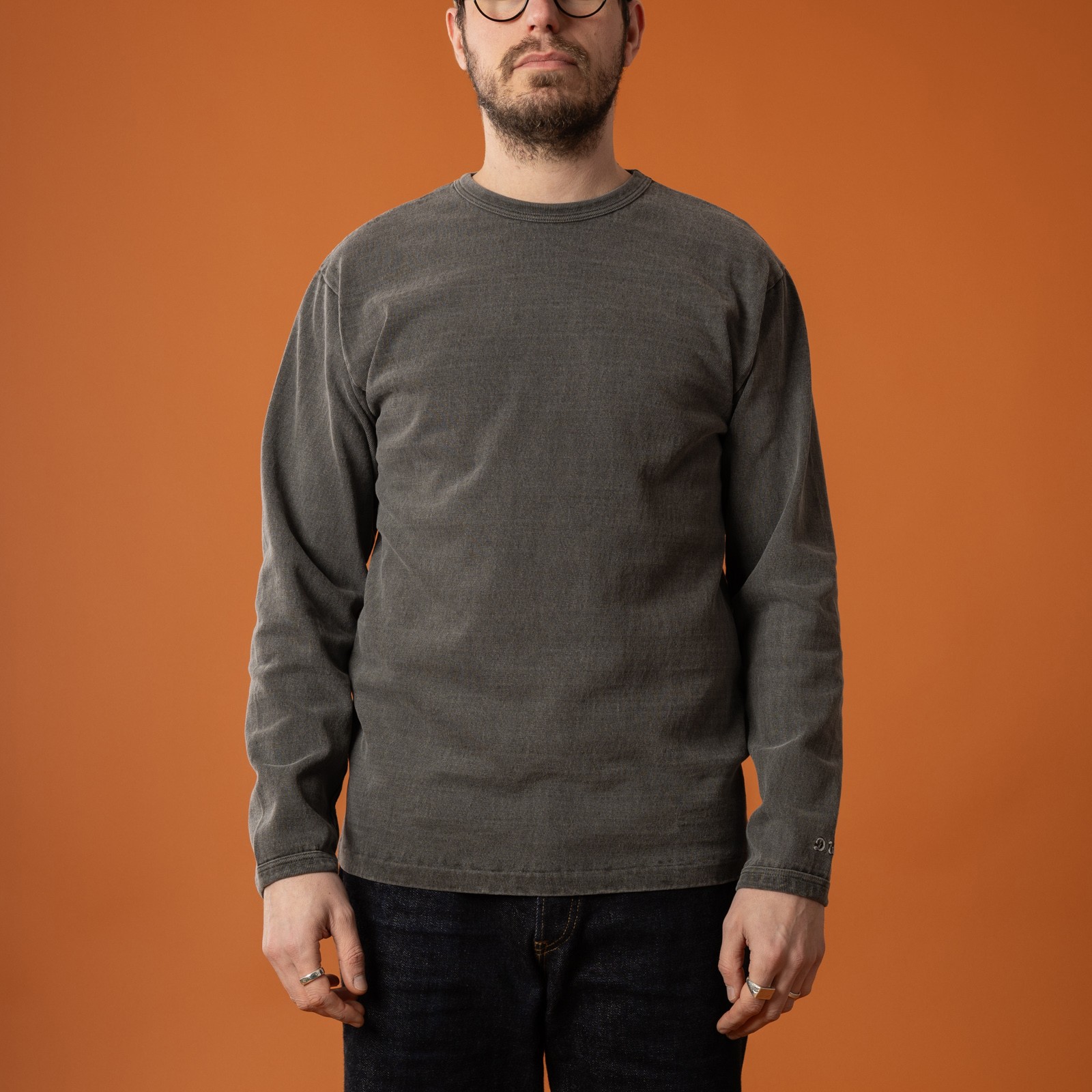 image porté face  flâneurs-teeshirt-épais-dubbleworks-HEAVY-WEIGHT-LONG-sleeve-pd-black (2)