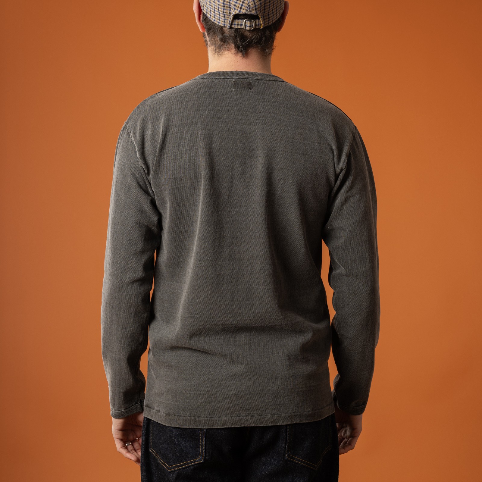 image porté dos flâneurs-teeshirt-épais-dubbleworks-HEAVY-WEIGHT-LONG-sleeve-pd-black (4)