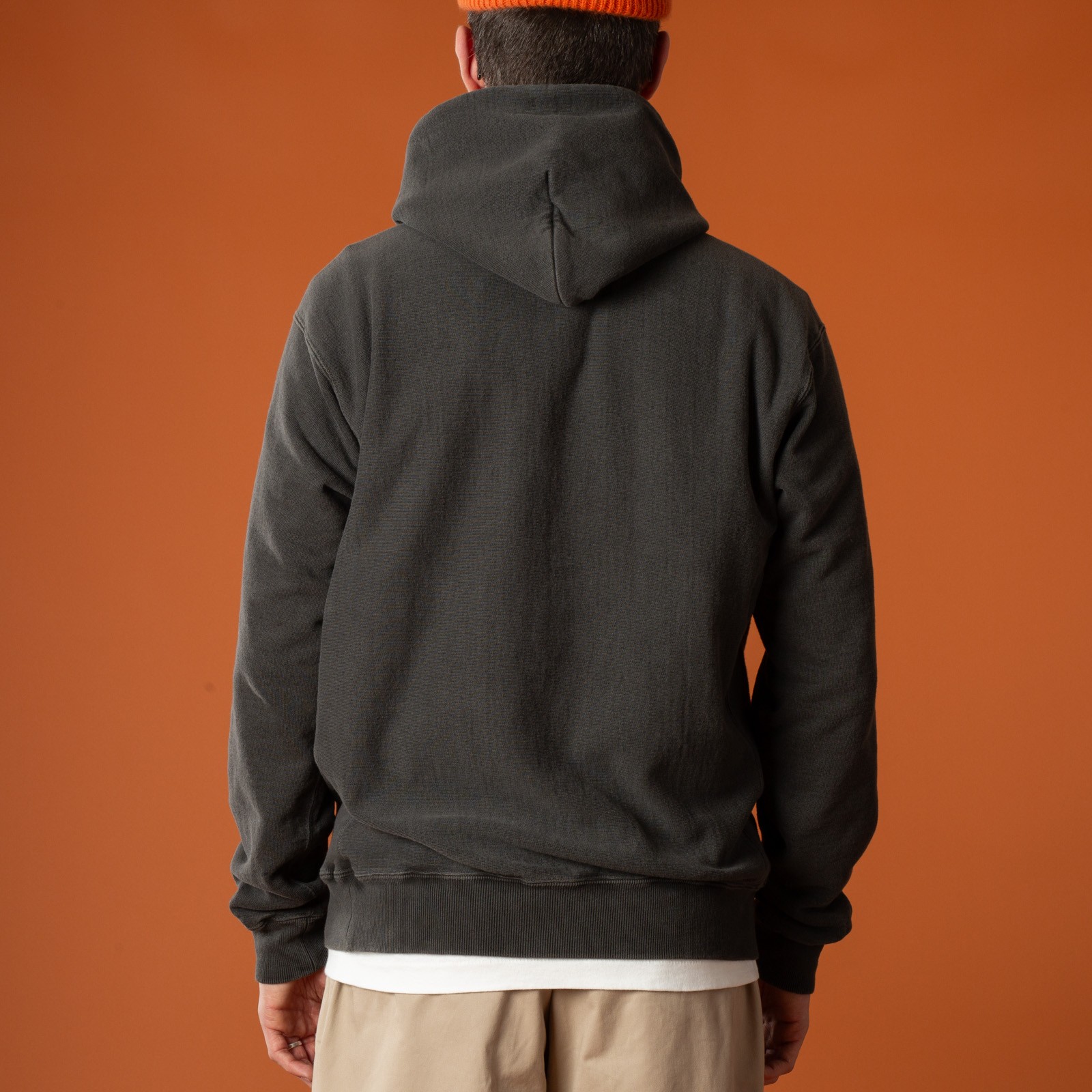 image porté de dos flâneurs-GOOD-ON--Heavy-Pullover-Hood-Sweat-P-Black (4)