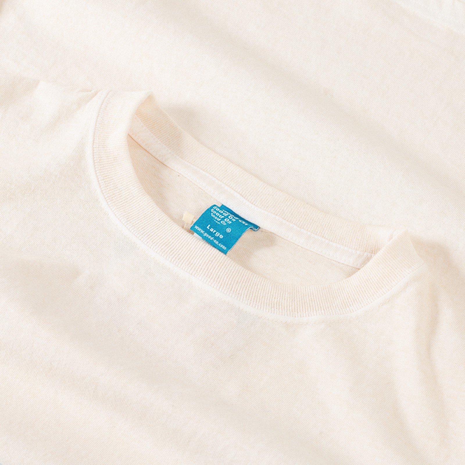 détail-col-GOOD-ON-flâneurs-tee-shirt-manches-longues-LS-Crew-Tee-P-Natural