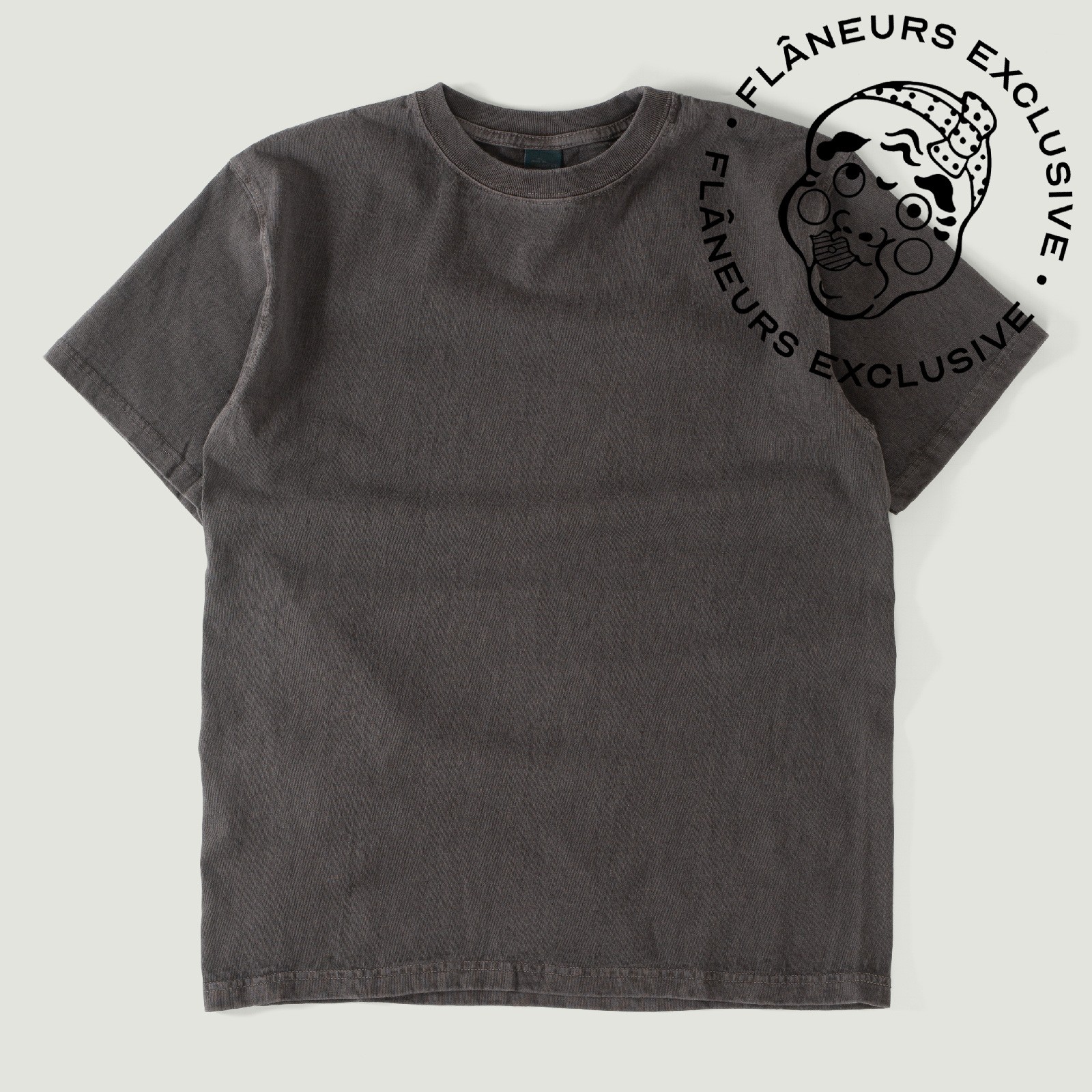 GOOD-ON-flâneurs-Short-Sleeve-Crew-T-shirt-P-Liquorice-vignette-badge-