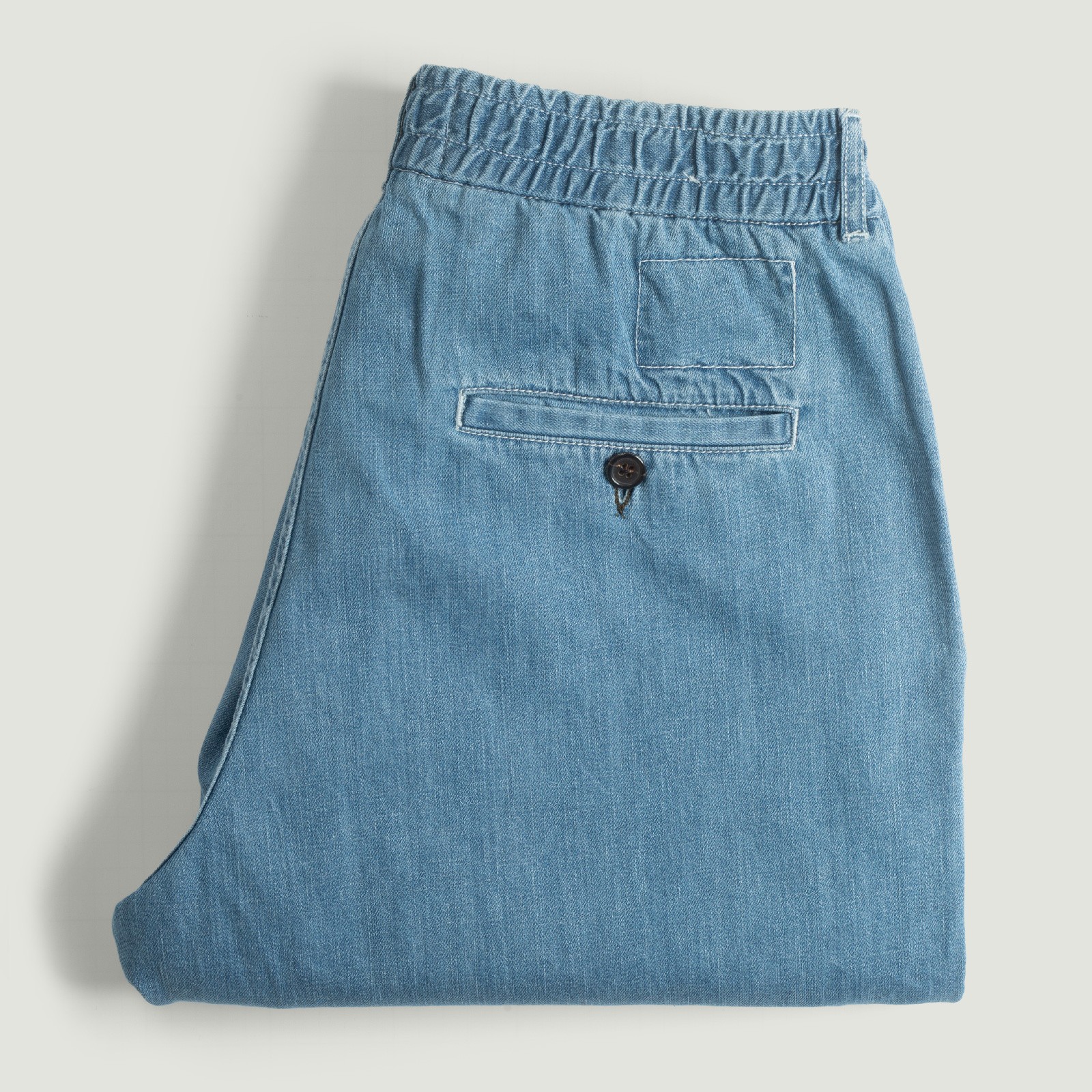vignette--flâneurs-UNIVERSAL-WORKS_Oxford-Pant-8oz-Organic-Denim-Washed-Indigo-de-face-(2)