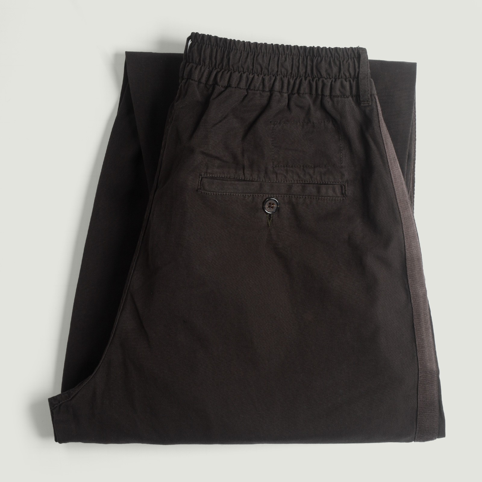 vignette-flâneurs-UNIVERSAL-WORKS-Oxford-Pant-Summer-Canvas-Licorice-de-face