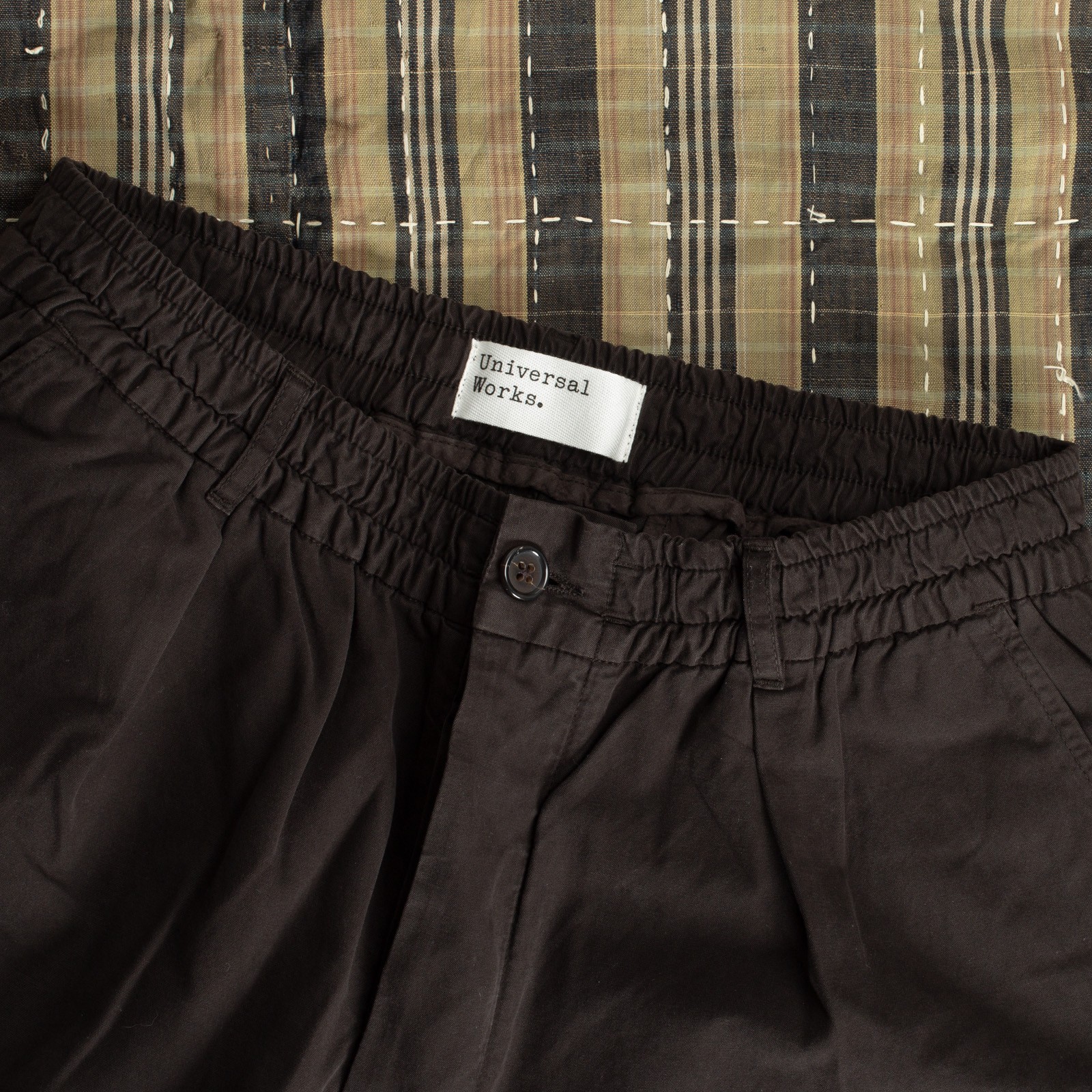 image flâneurs UNIVERSAL WORKS Oxford Pant Summer Canvas Licorice détail string