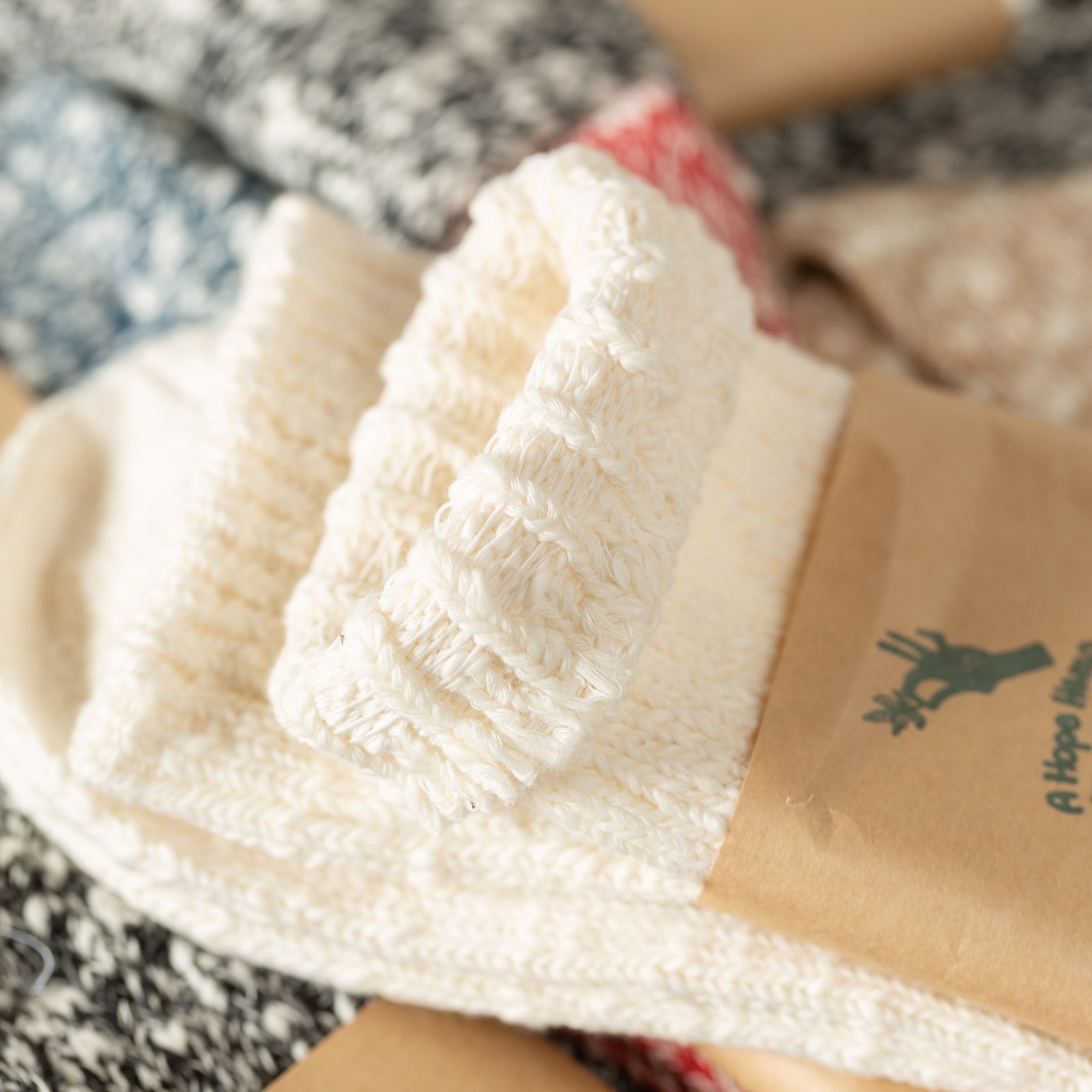 Image flâneurs chausettes en chanvre A Hemp Crew Socks Natural closeup