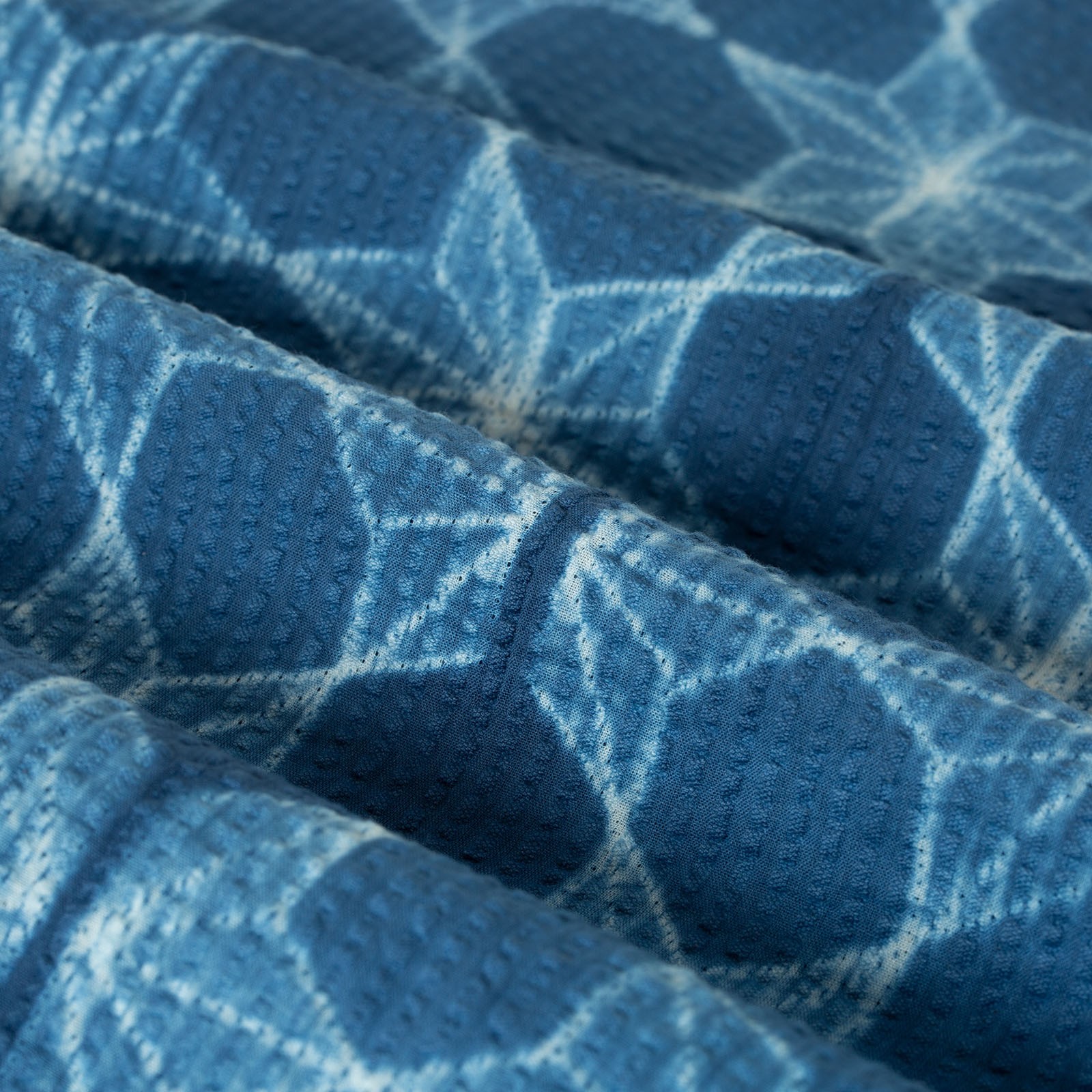 détail tissu flâneurs-Universal-Works-Road Shirt Needle Tie'N'Dye Indigo