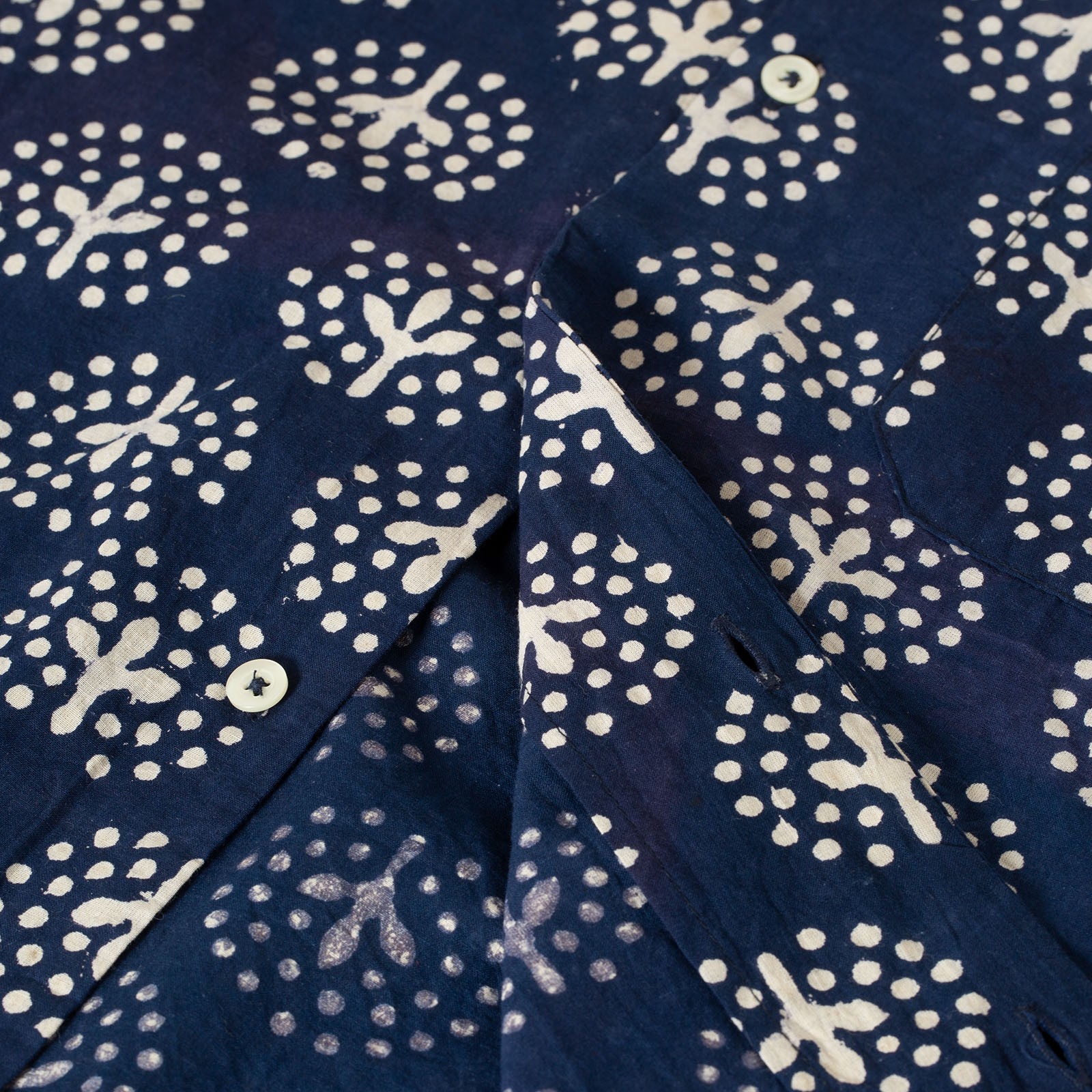 image détail inside  flâneurs-Universal-Works-Road Shirt Magic Circle Print Navy