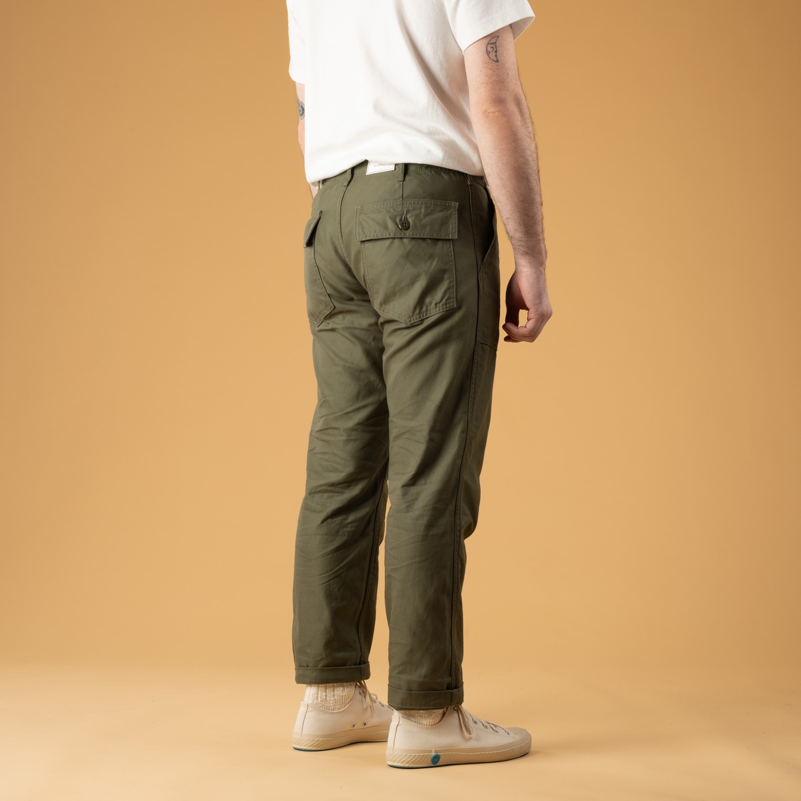 image porté flâneurs de dos FOB FACTORY  F0431 Baker Pants Olive (9)