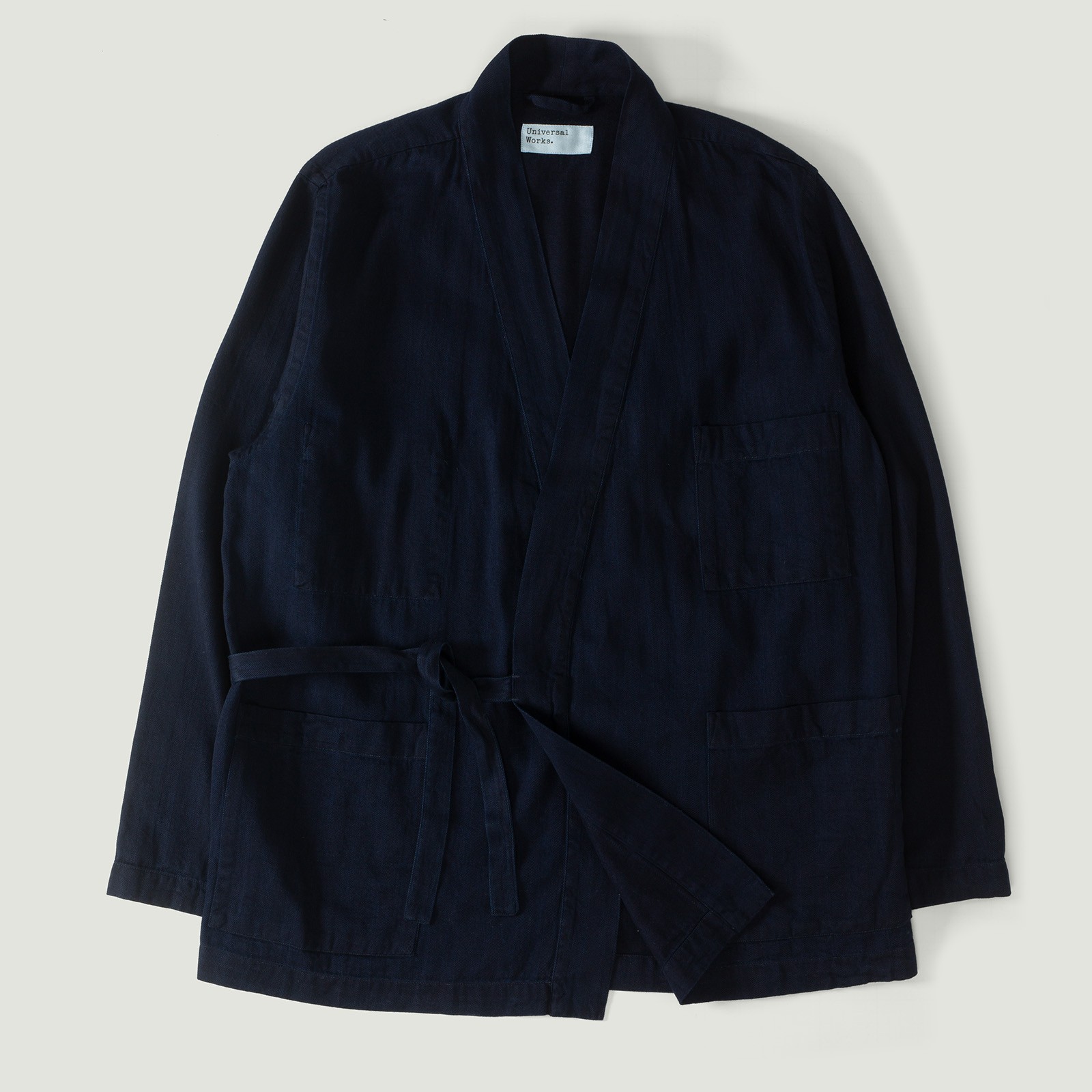 vignette flâneurs UNIVERSAL WORKS  Kyoto Work Jacket Indigo Herringbone porté de face