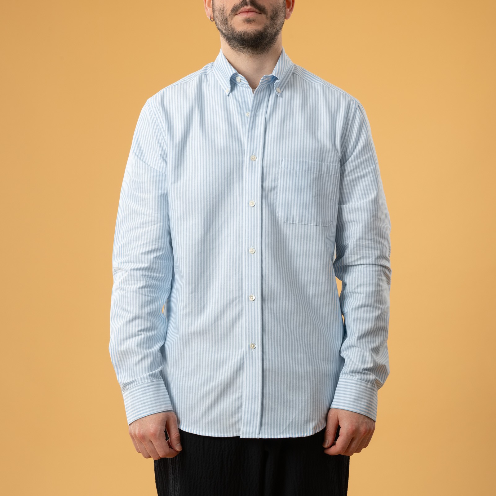 image flâneurs chemise PORTUGUESE FLANNEL Belavista stripe open blue portée de face