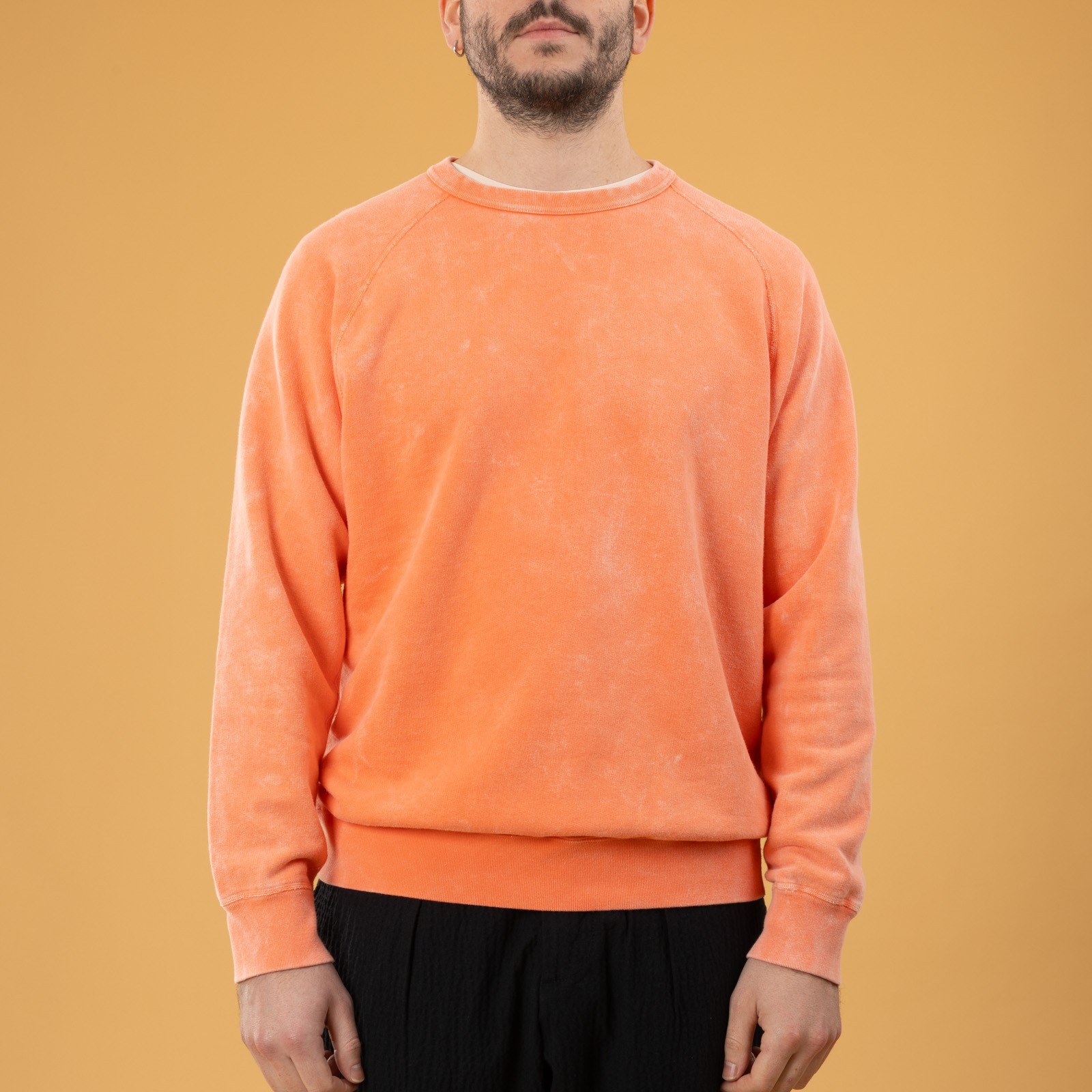 GOOD ON  Raglan Crew Sweat Vintage Dye peach images flâneurs porté de face (1)