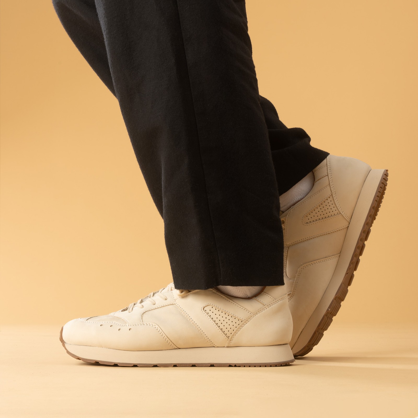 Image flâneurs sneakers REPRODUCTION OF FOUND French Military Trainer Panna Nubuck de côté