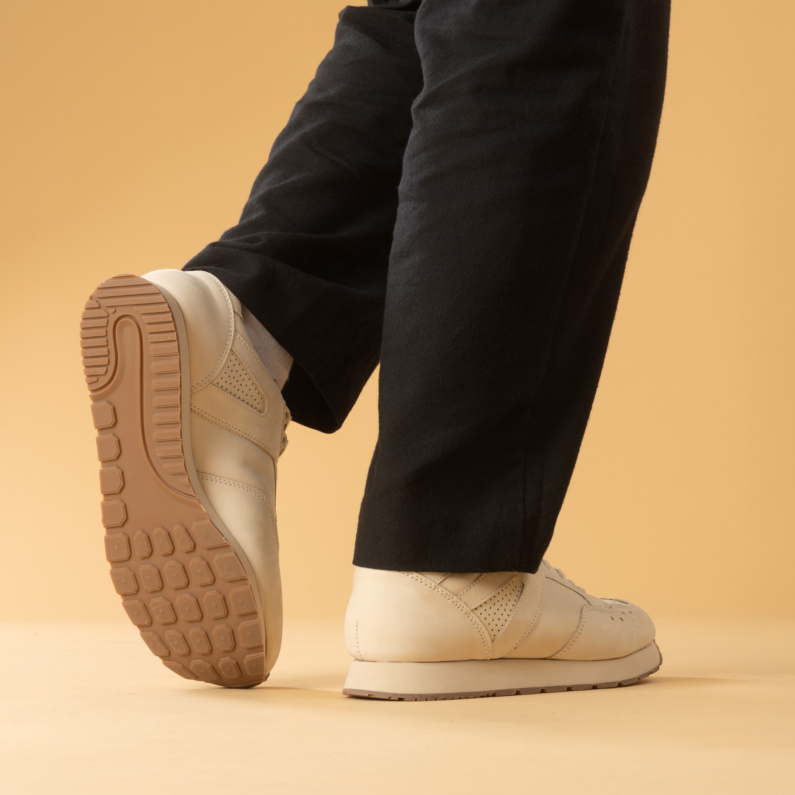 Image flâneurs sneakers REPRODUCTION OF FOUND French Military Trainer Panna Nubuck de dos