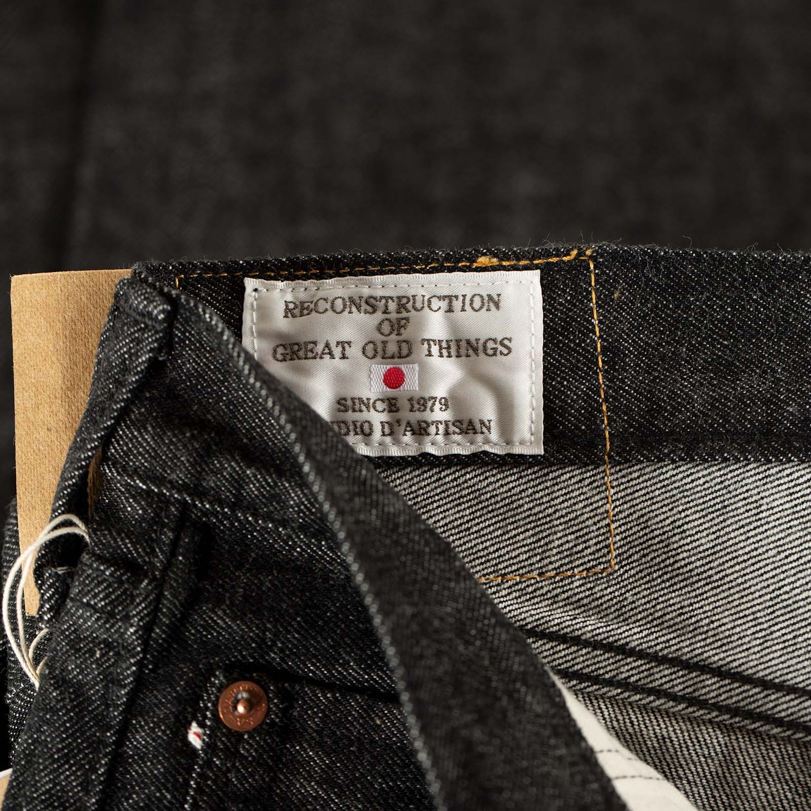 image détail patch en cuir flâneurs STUDIO D'ARTISAN 13oz Black Selvedge Denim