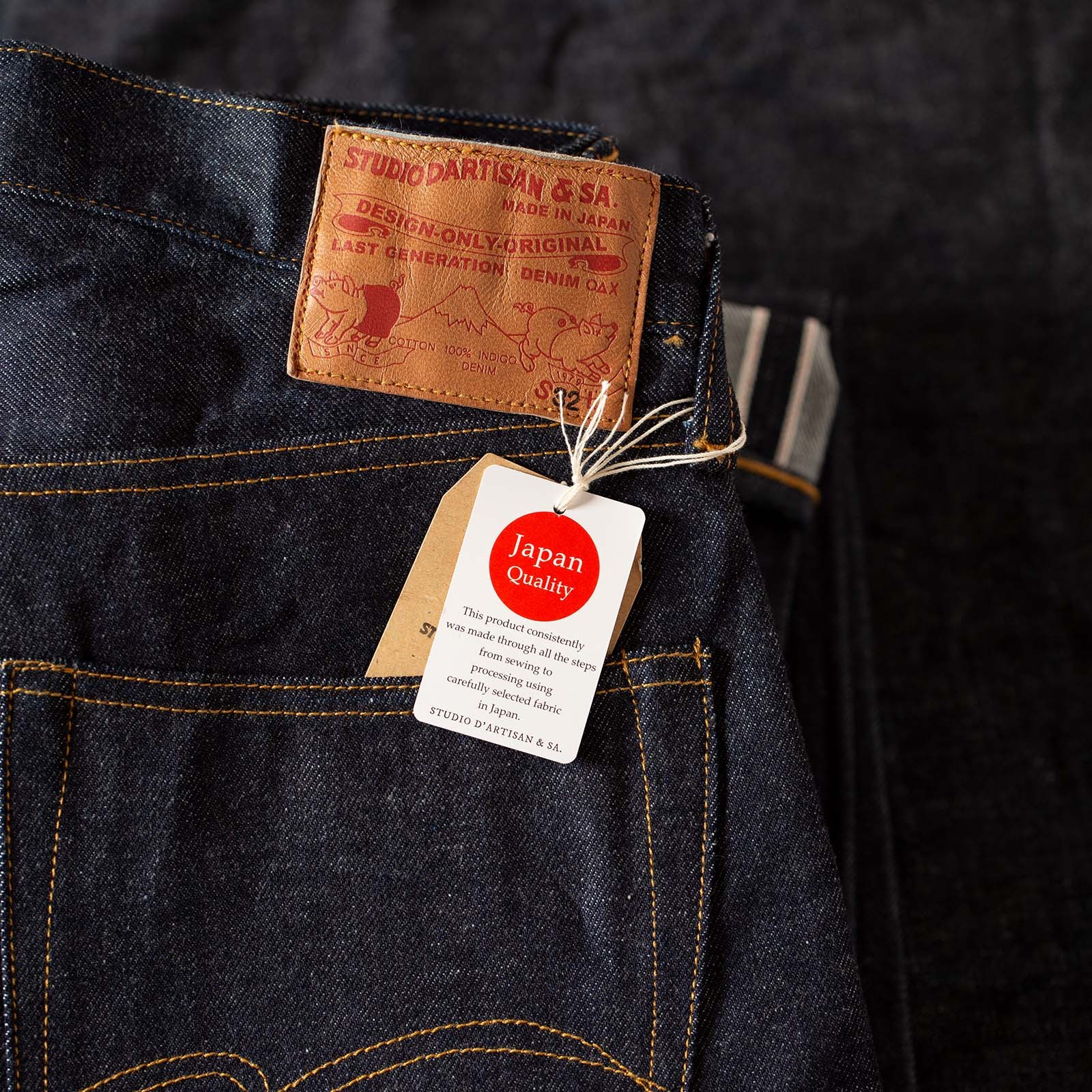 détail logo flâneurs STUDIO D'ARTISAN 13oz Selvedge Denim