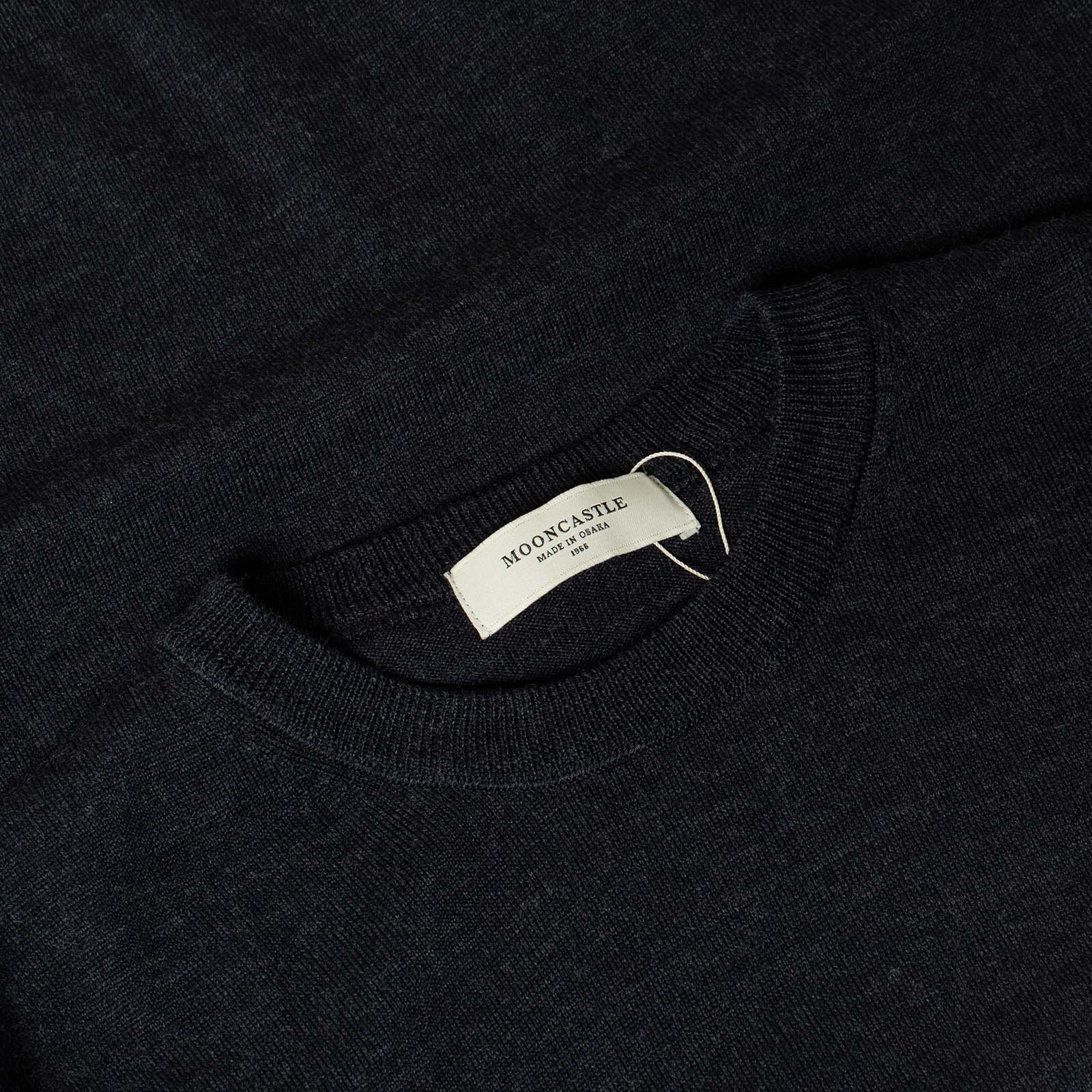 détail col flâneurs Wool Crewneck Dark Gray