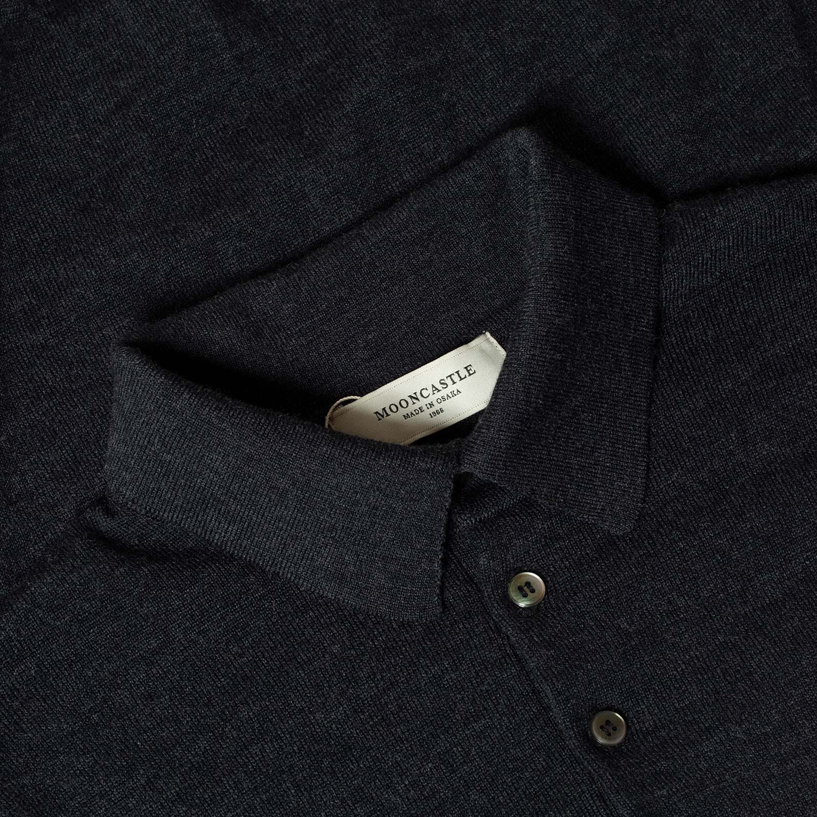 détail col flâneurs pull Mooncastle Wool Poloneck Dark Grey