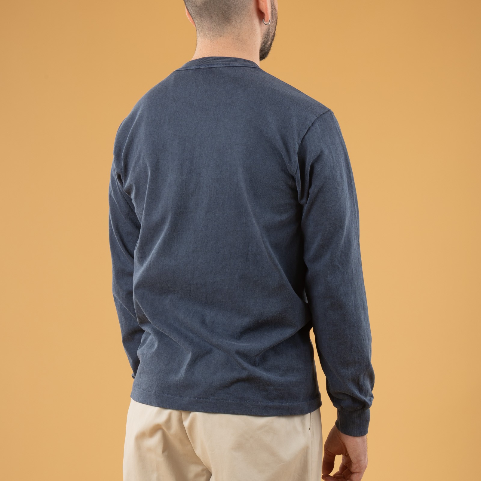 image portée de dos flâneurs SURE MFG 7,5oz Pocket LS Tee Nasvy 1 (1)