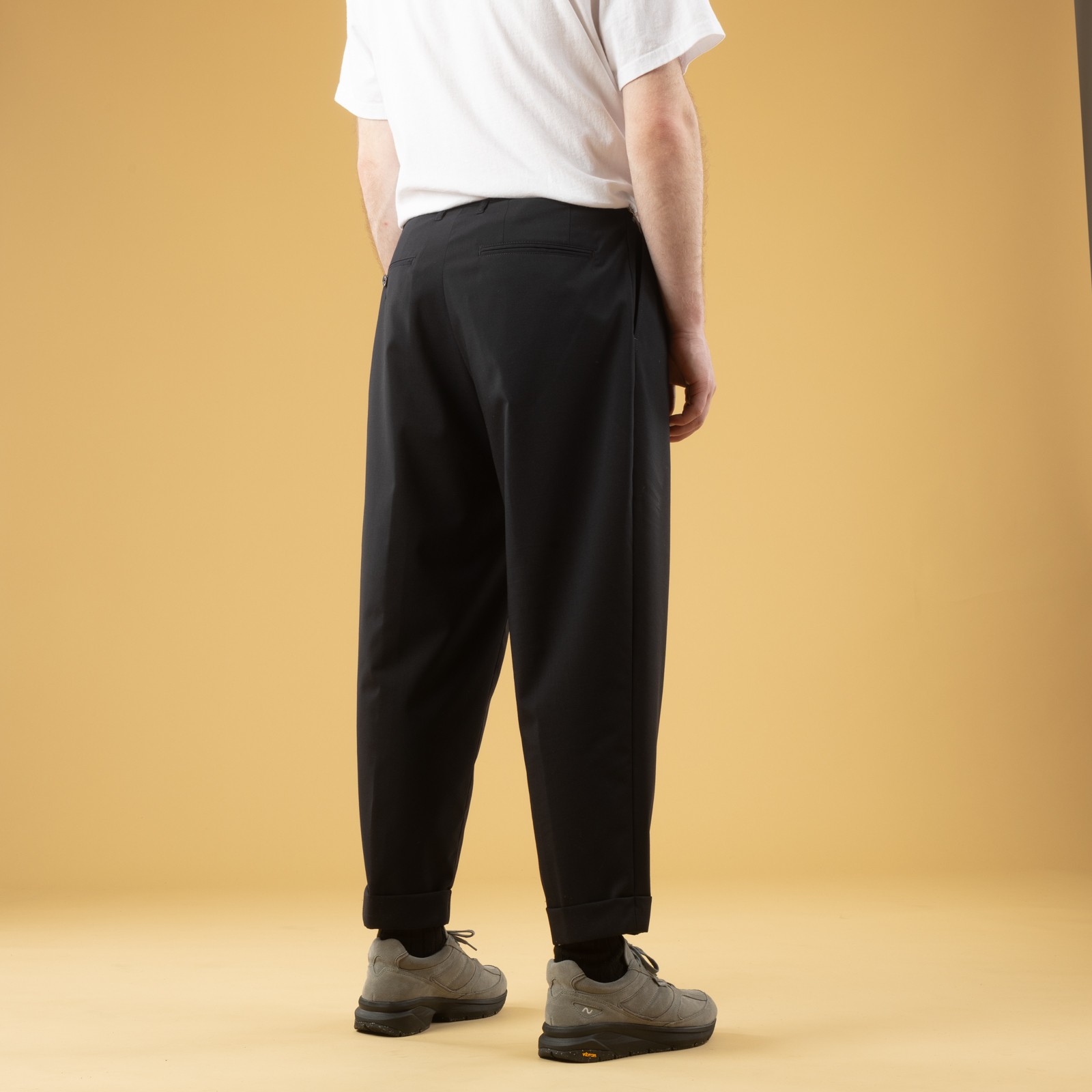 Image_Flâneurs_BEAMS PLUS / 2 Pleats Wool Tropical Dark Navy_de-dos