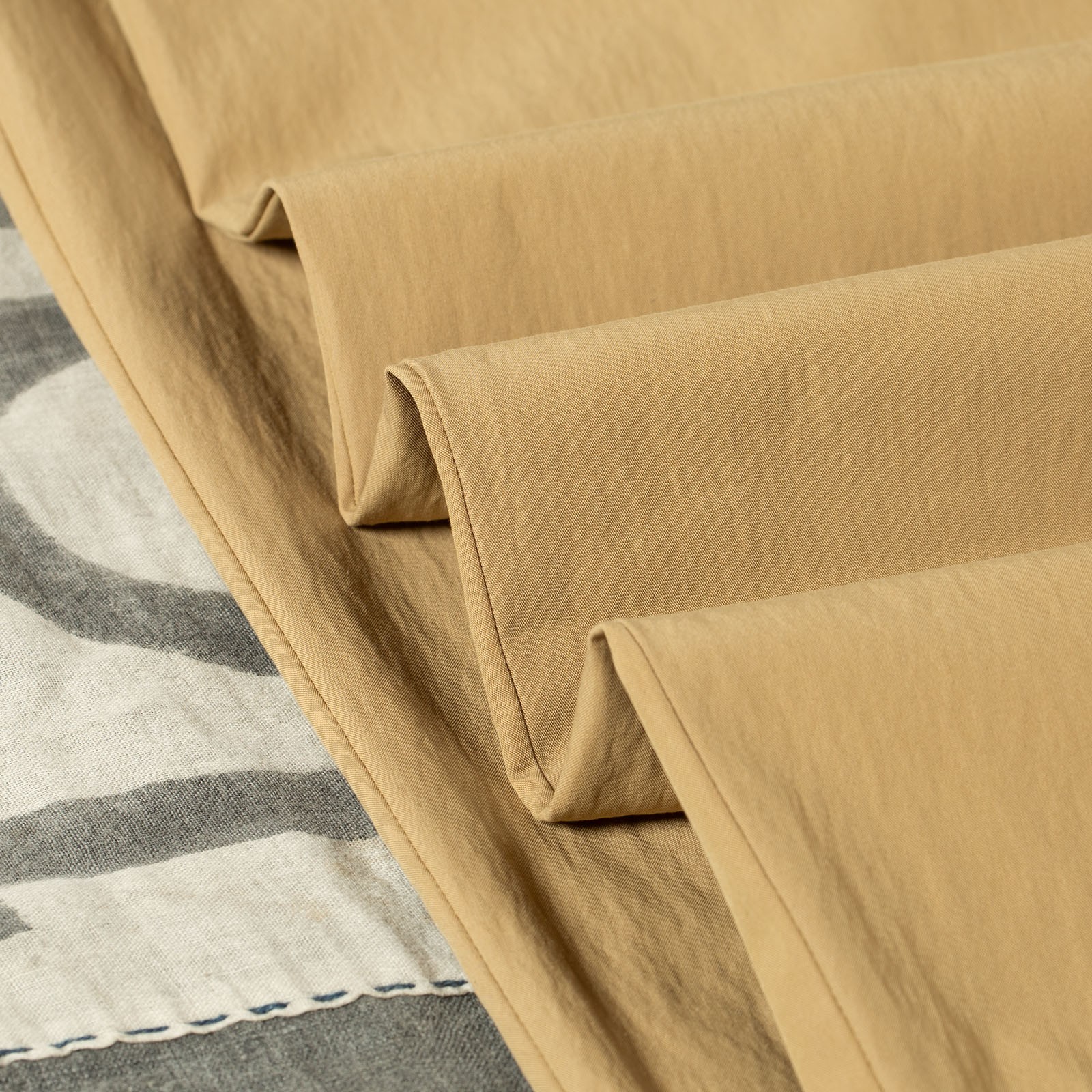 détail tissu flâneurs BEAMS PLUS 2 Pleats Relax Trousers Comfort Cloth Khaki