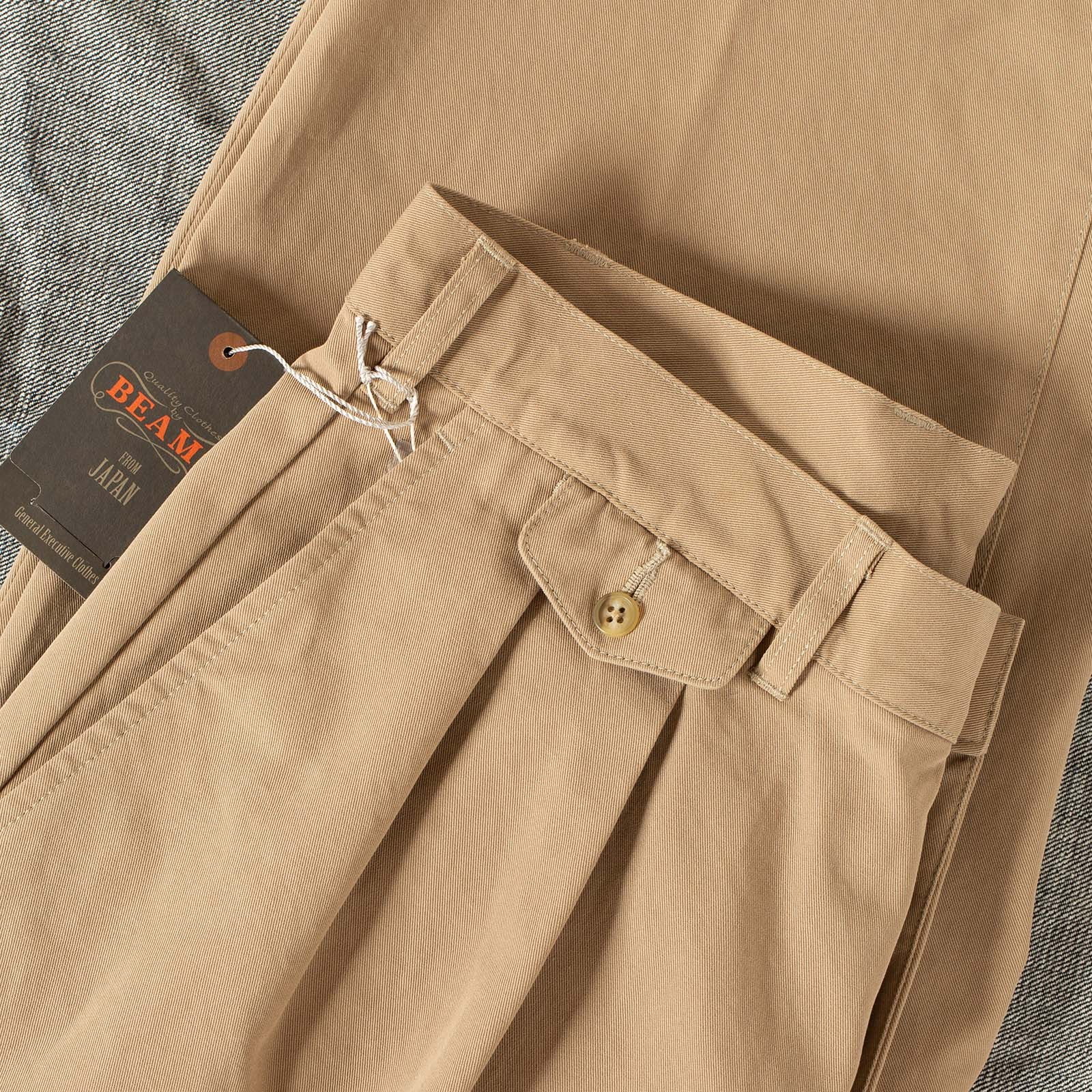 détail flâneurs BEAMS PLUS 2 Pleats Trousers Long Twill Khaki