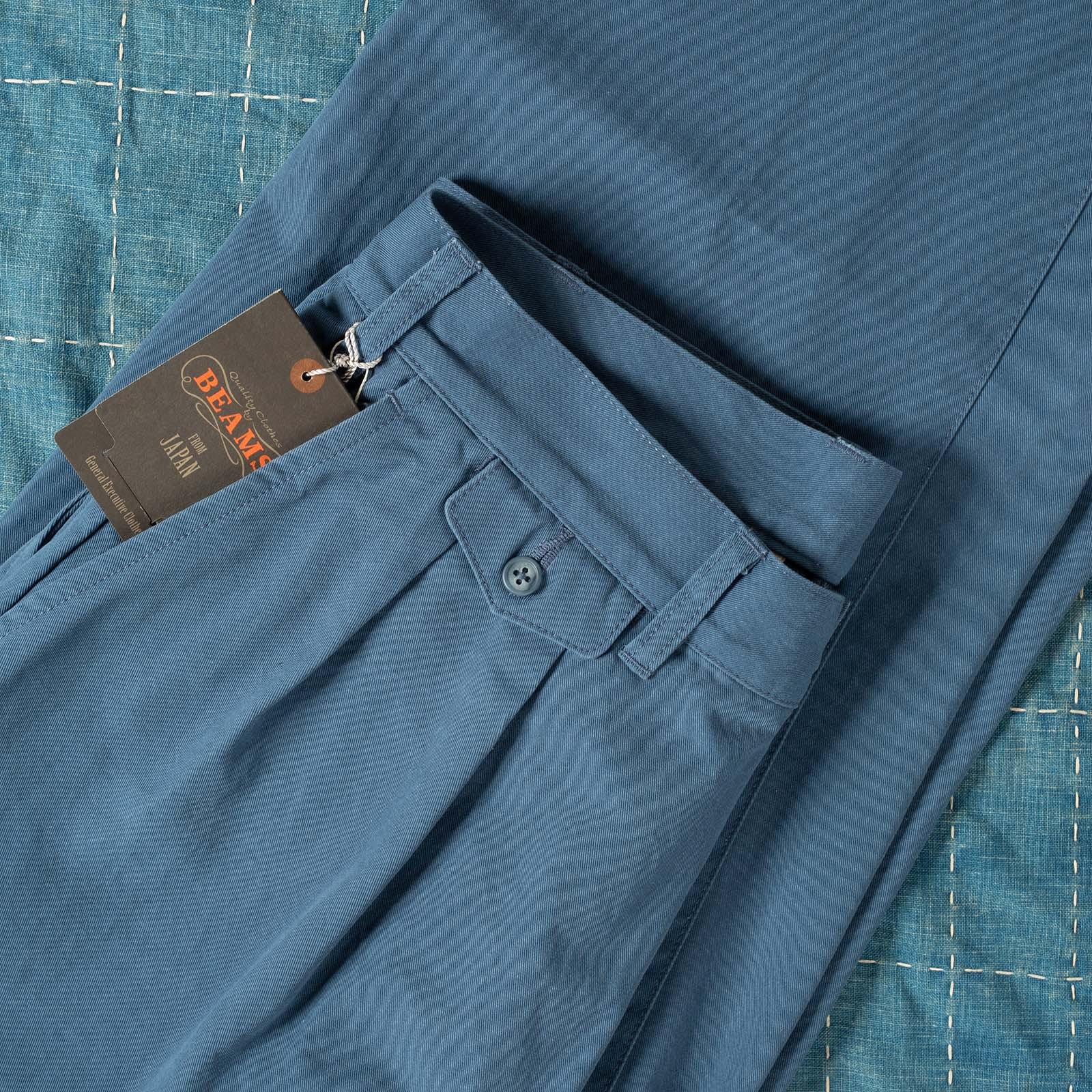 image flâneurs BEAMS PLUS 2 Pleats Trousers Long Twill Bio Washed Sax