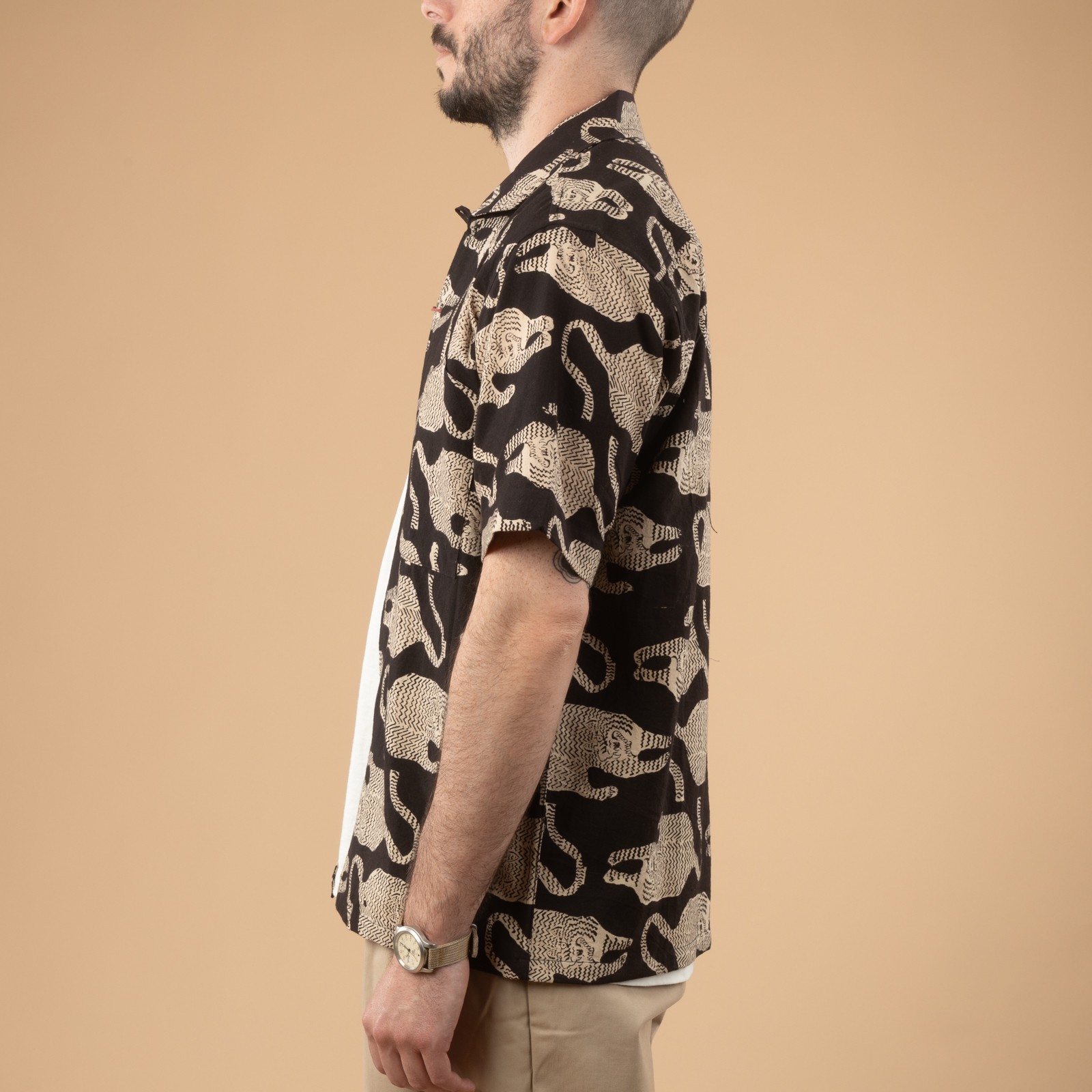 Image-Flâneurs_KARDO x FLÂNEURS / S/S Shirt BP69 Grey/Black_de-profil
