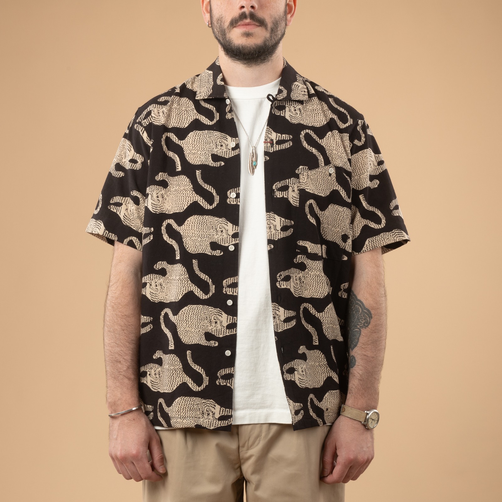 Image-Flâneurs_KARDO x FLÂNEURS / S/S Shirt BP69 Grey/Black_de-face