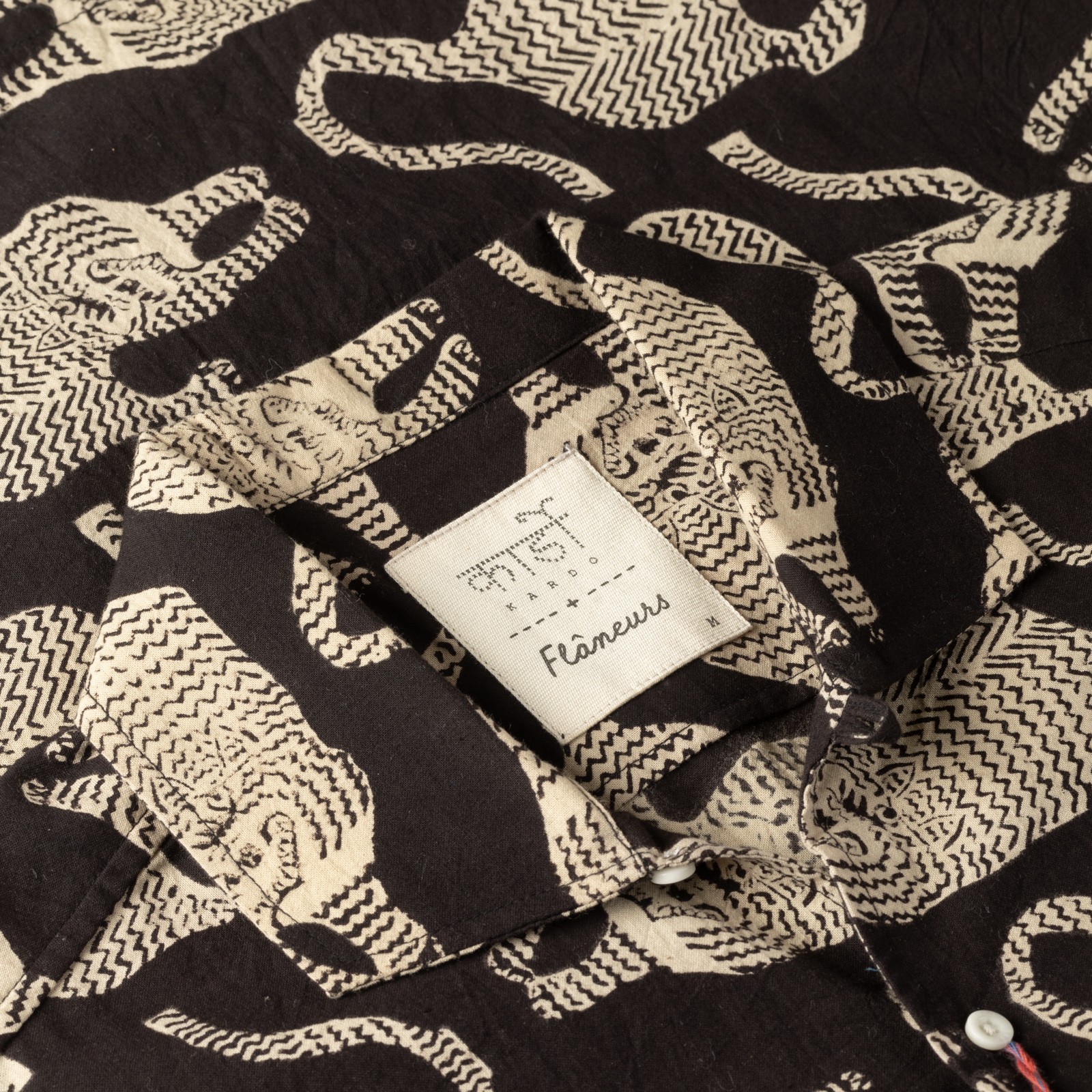 Image-Flâneurs_KARDO x FLÂNEURS / S/S Shirt BP69 Grey/Black_détail-col