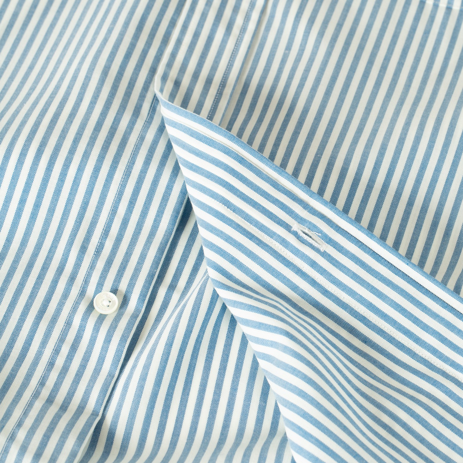 image flâneurs BEAMS PLUS B.D Classic-Fit Wool Stripe Blue détail bouton