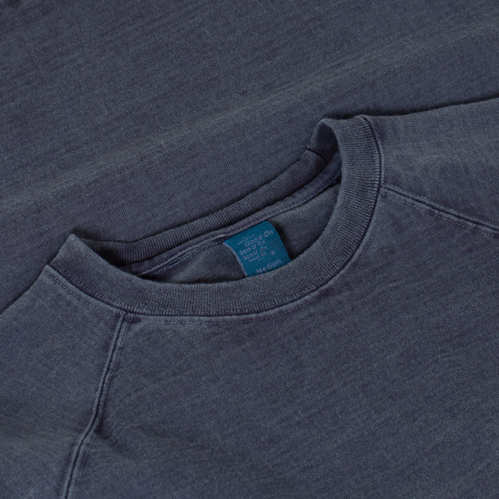 Image shows flâneurs GOOD ON T-shirt, short sleeves, thick Heavy Raglan Pocket Tee in navy blue.