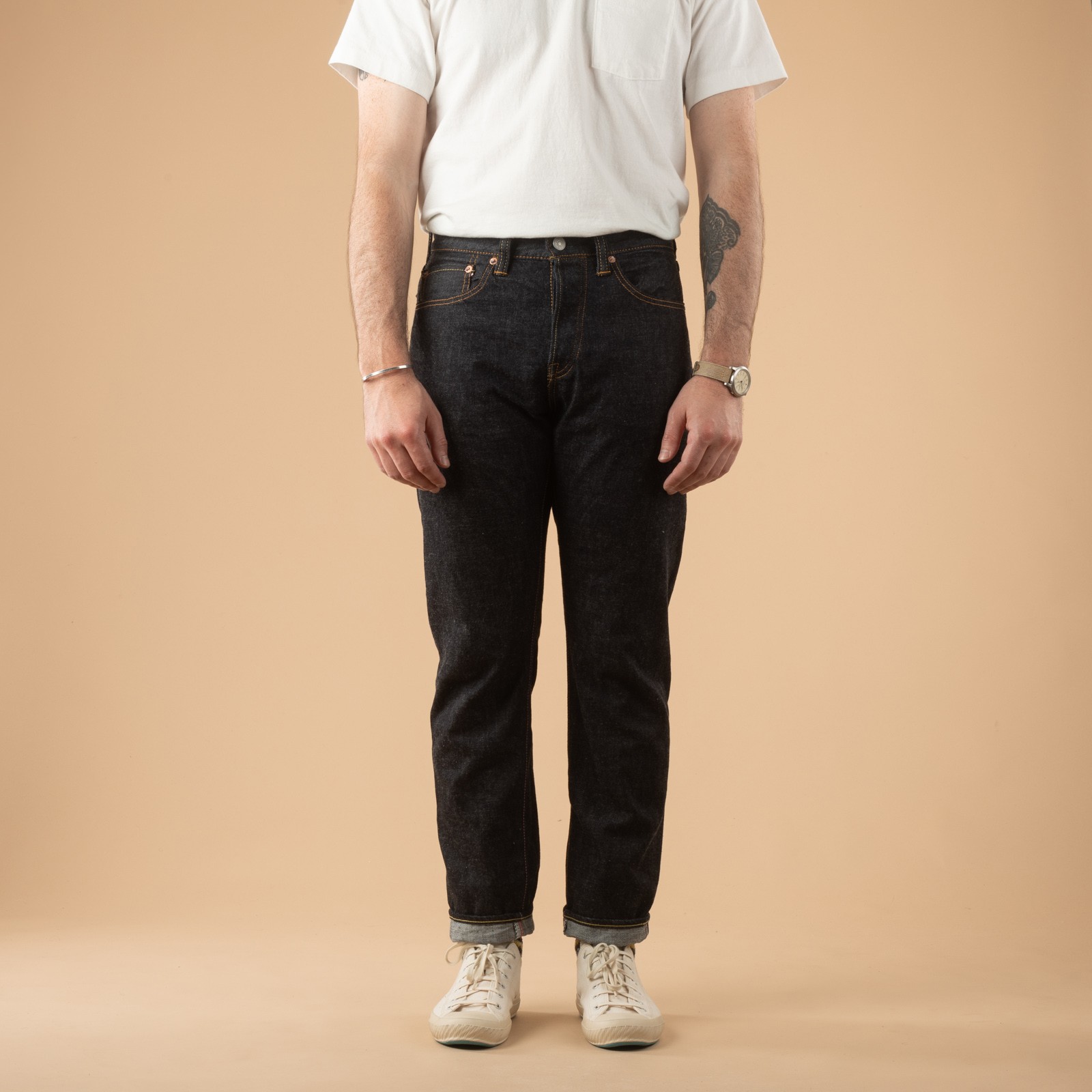 image flâneurs jean porté de face Momotaro 0605-13 Natural Tapered 13oz Zimbabwe Cotton (2)