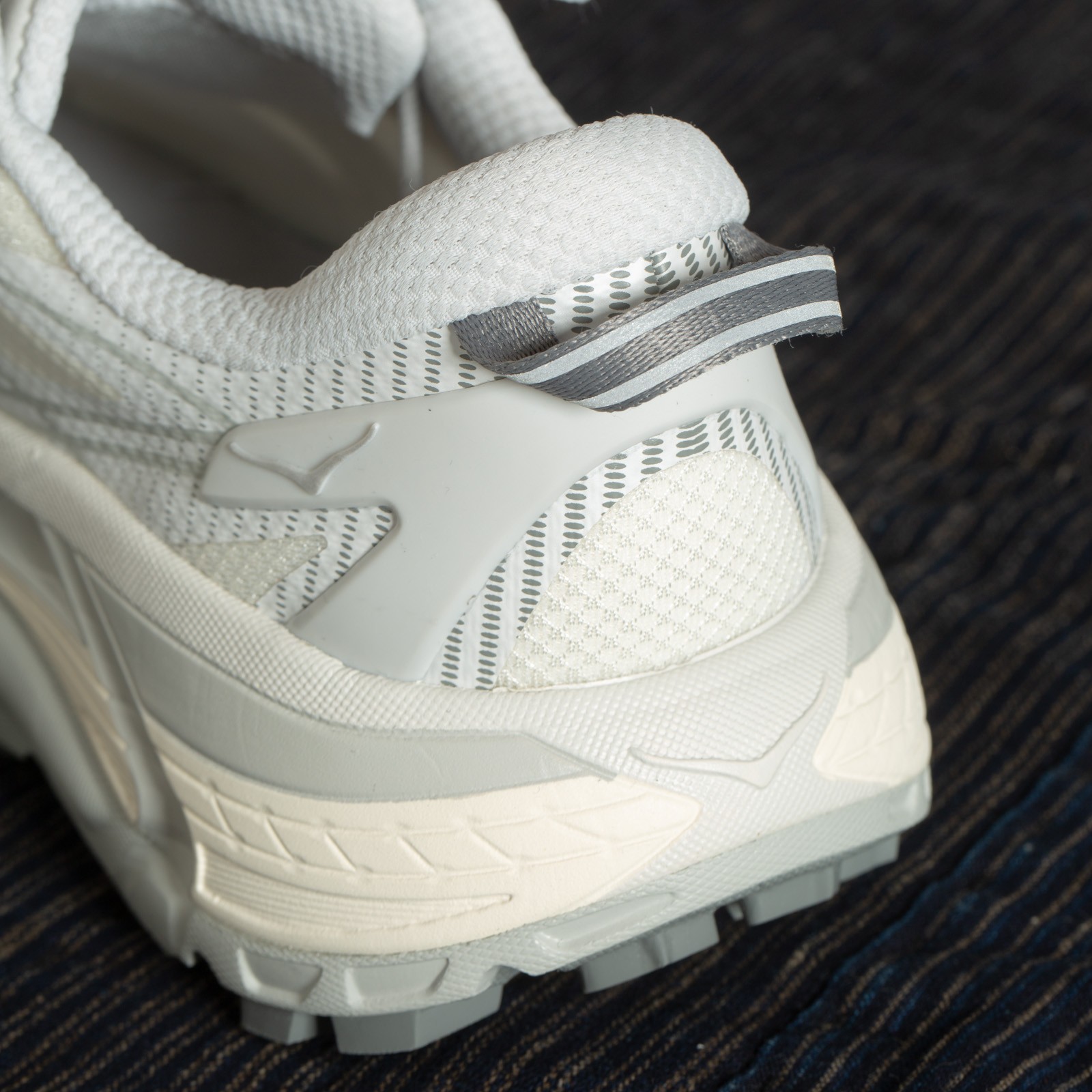 sneakers Hoka flâneurs Mafate Speed 2 Cosmic Grey Alabaster detail (2)