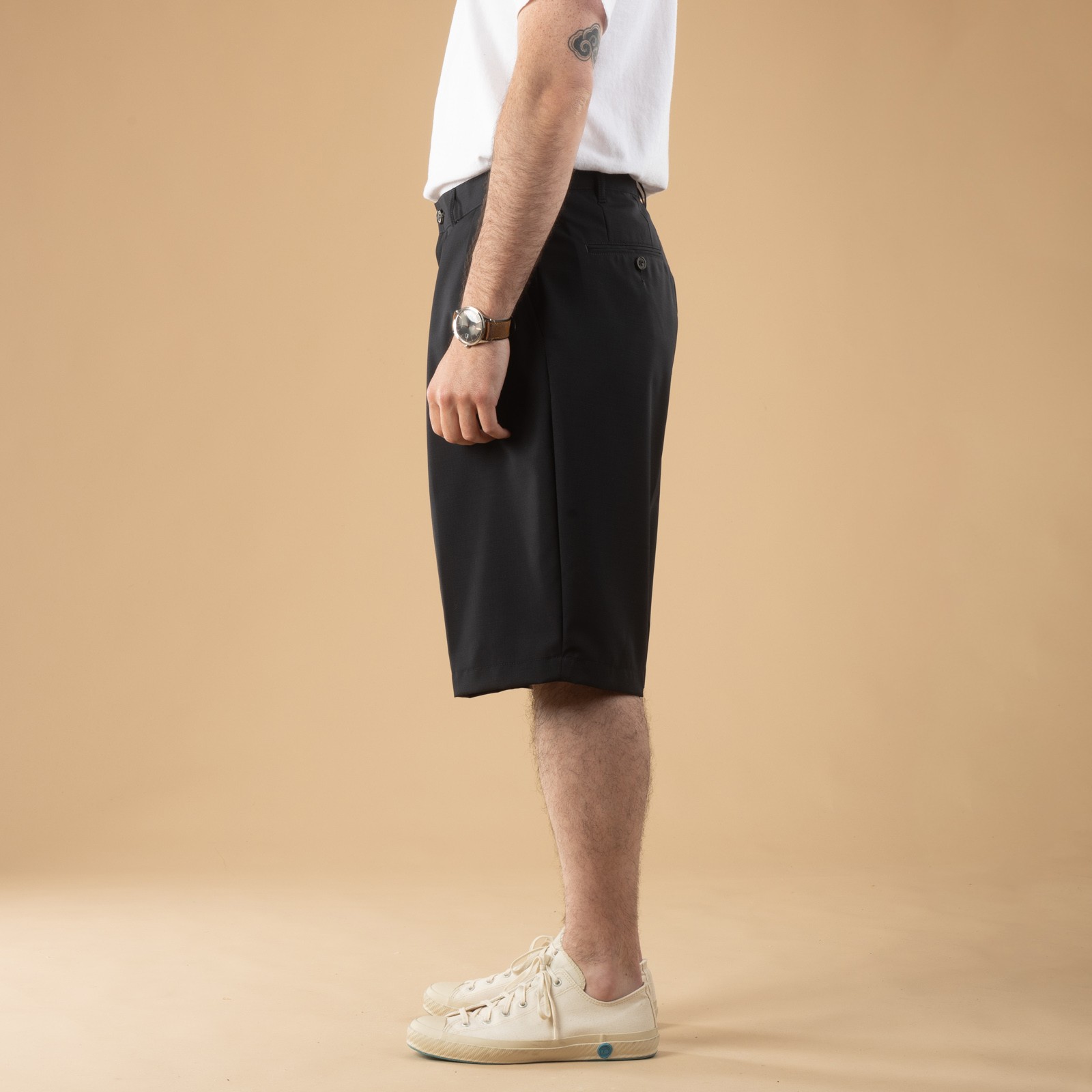 Image-Flâneurs_BEAMS PLUS / 2 Pleats Shorts Wool Tropical Navy_de-profil