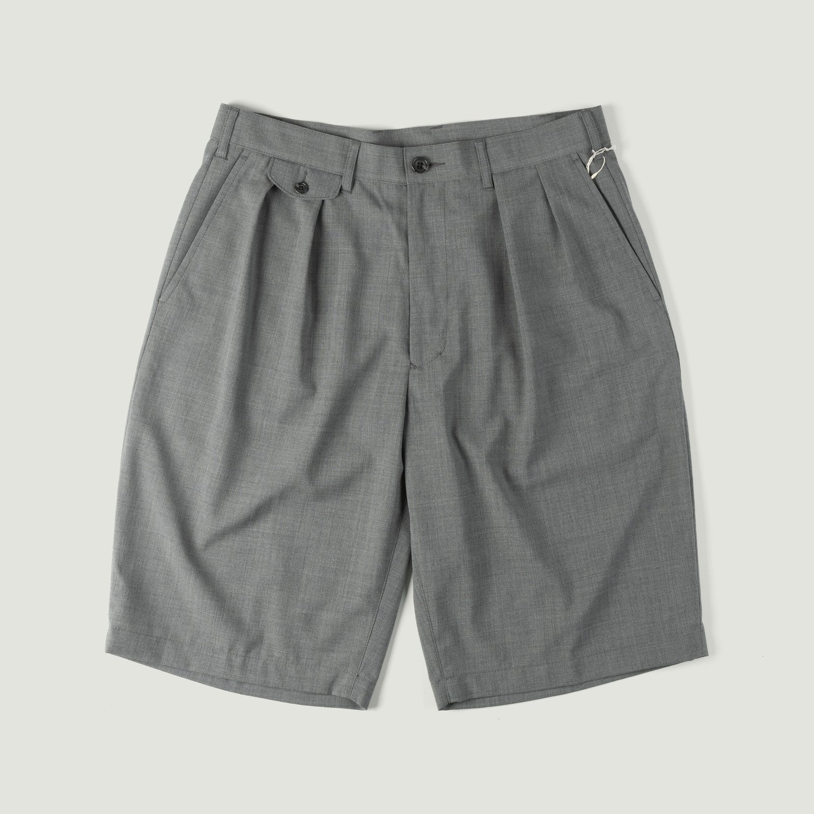 Image-Flâneurs_BEAMS PLUS / 2 Pleats Shorts Wool Tropical Grey_Vignette