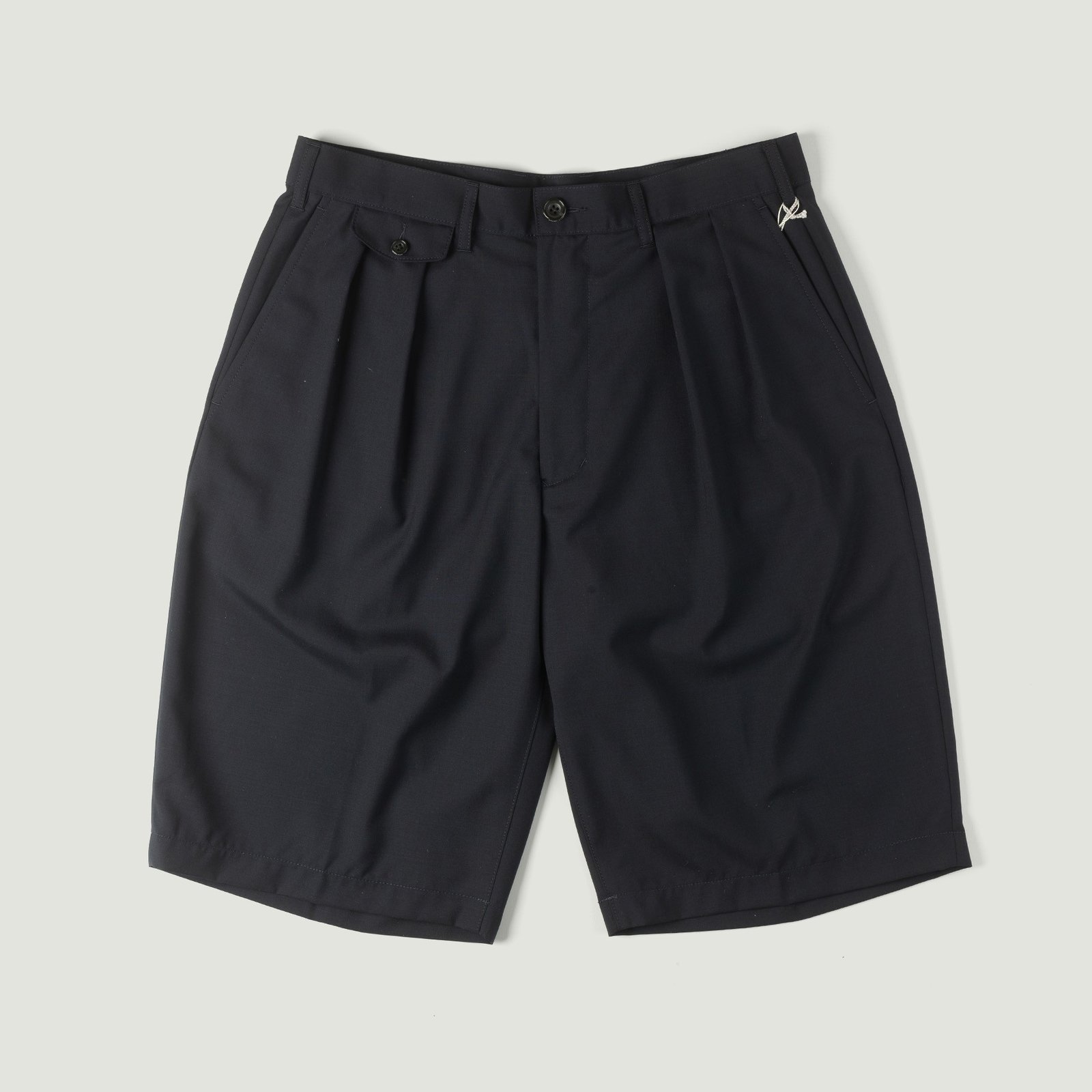 Image-Flâneurs_BEAMS PLUS / 2 Pleats Shorts Wool Tropical Navy_Vignette