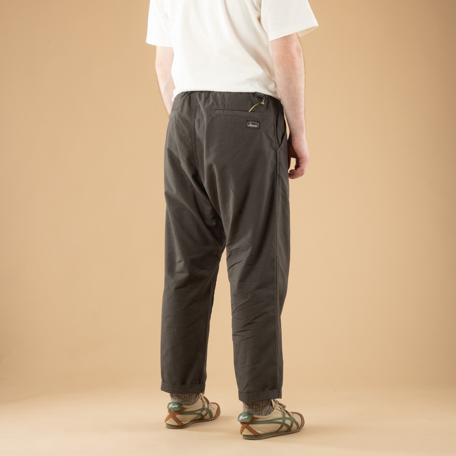Image-Flâneurs_GOHEMP / Hemp Utility Basic Pants Ice Gray_de-dos
