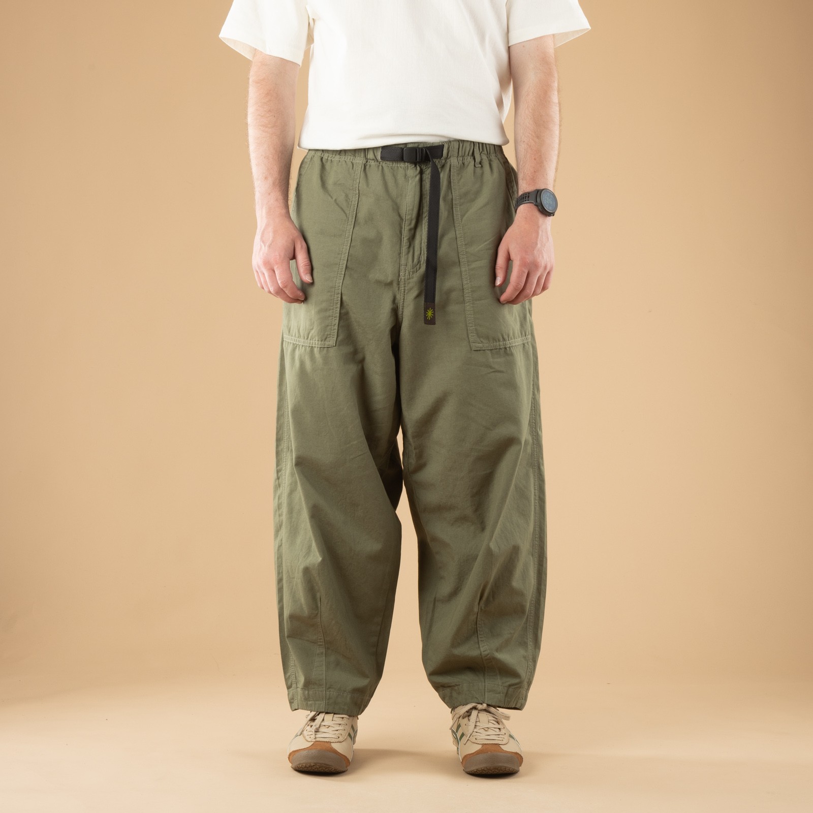 Image-Flâneurs_GOHEMP / Travel Balloon Pants Olive_de-face