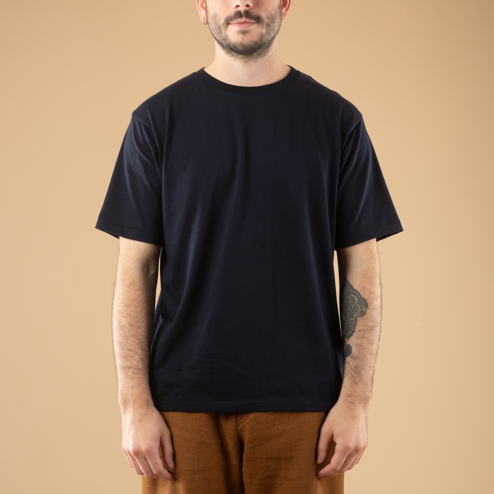 Image-Flâneurs_	BATONER / Royal Organic Cotton T-Shirt Navy_de-face