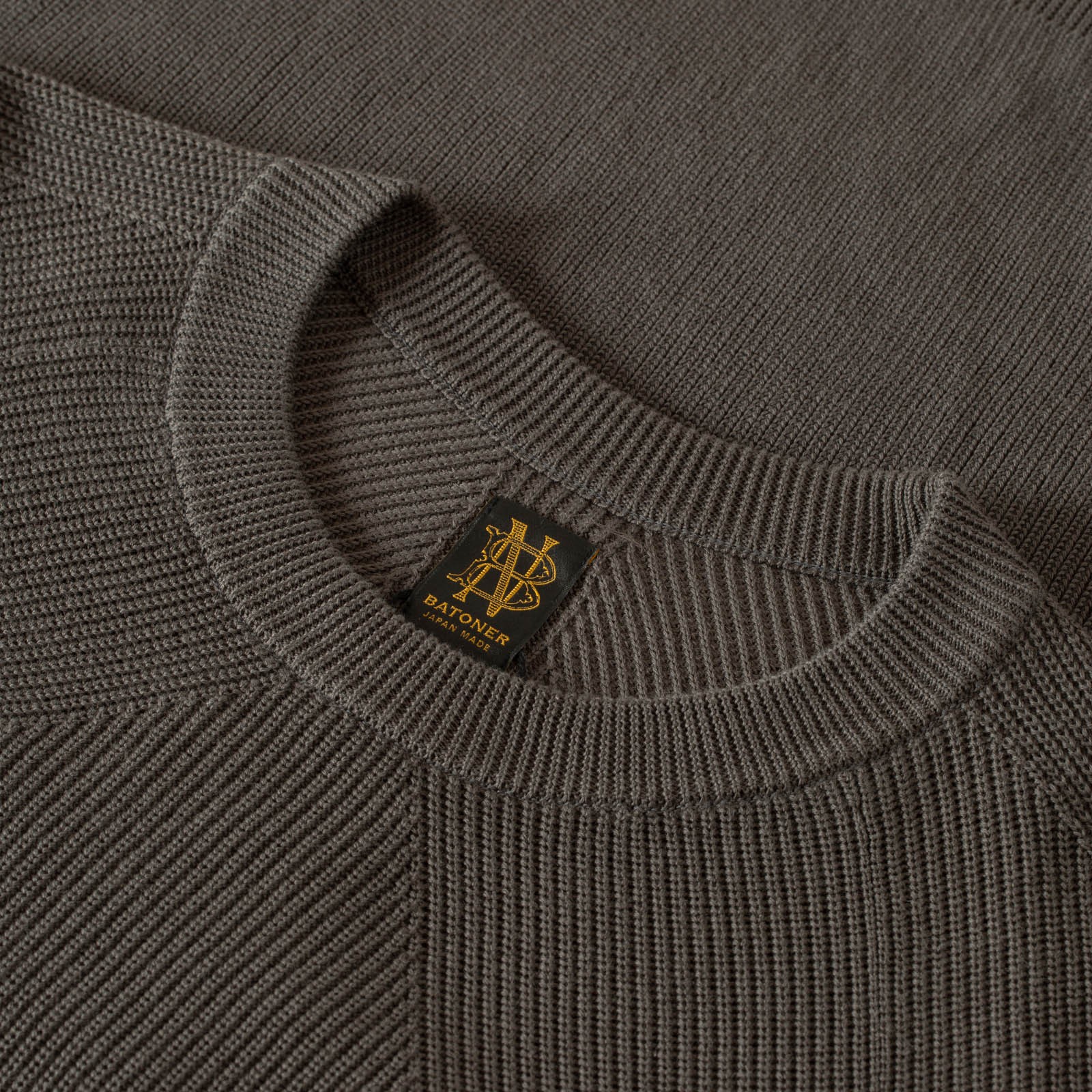images détails col  flâneurs  BATONER  The Sea Island Cotton Signature Crewneck Dark Gray (2)