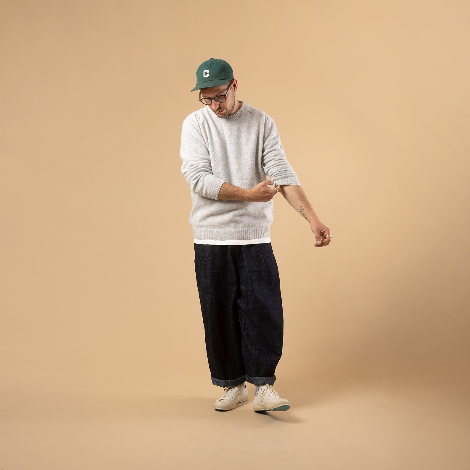 Nitto X Flaneurs pull Bedros en geelongora couleur Quartz silhouette 1