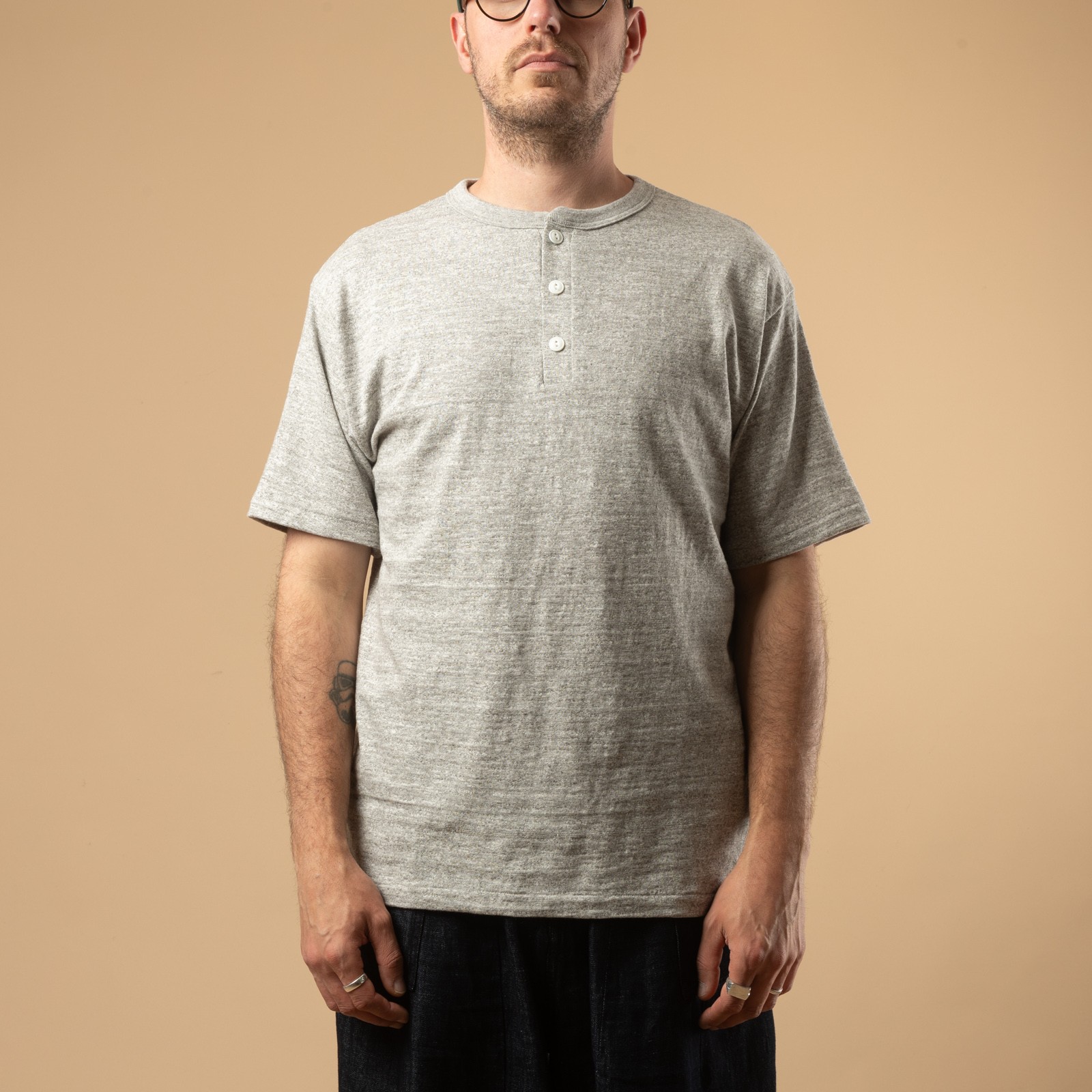 Image-Flâneurs_WAREHOUSE & CO. / Lot 4601 Henley Neck T-Shirt Heather Grey_de-face